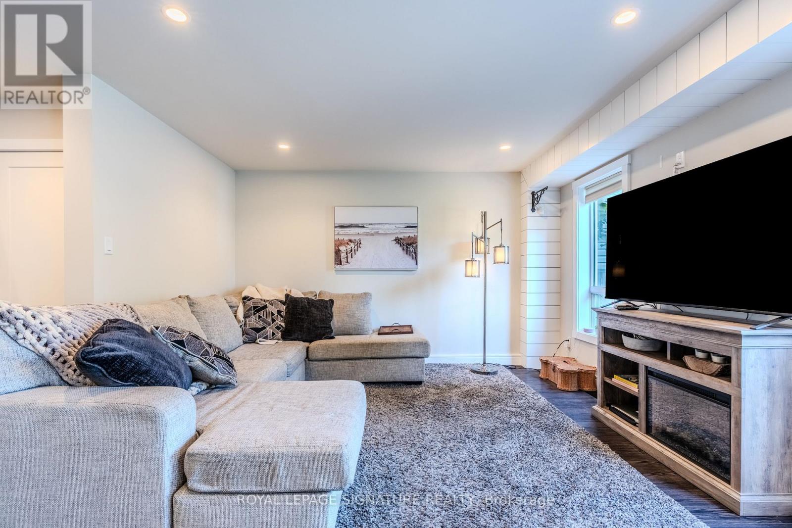 109 Maplewood Drive, Essa, Ontario  L3W 0B7 - Photo 10 - N12498784