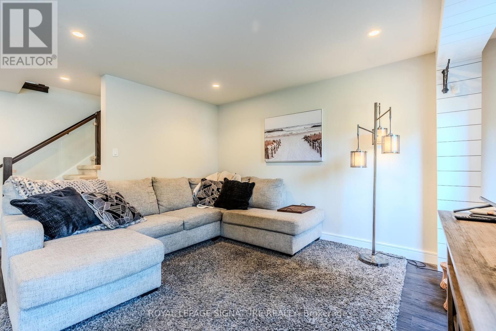 109 Maplewood Drive, Essa, Ontario  L3W 0B7 - Photo 12 - N12498784