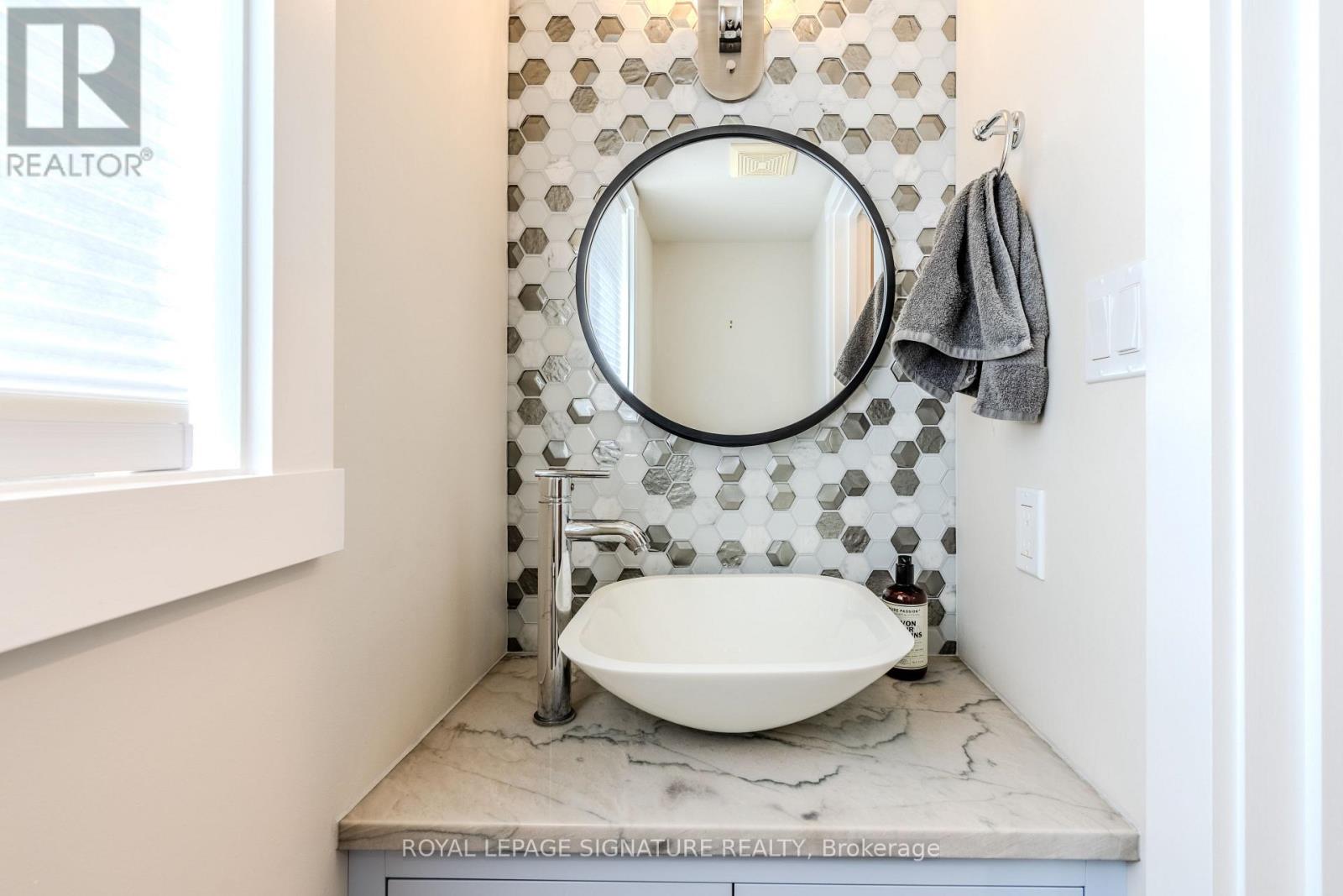 109 Maplewood Drive, Essa, Ontario  L3W 0B7 - Photo 14 - N12498784