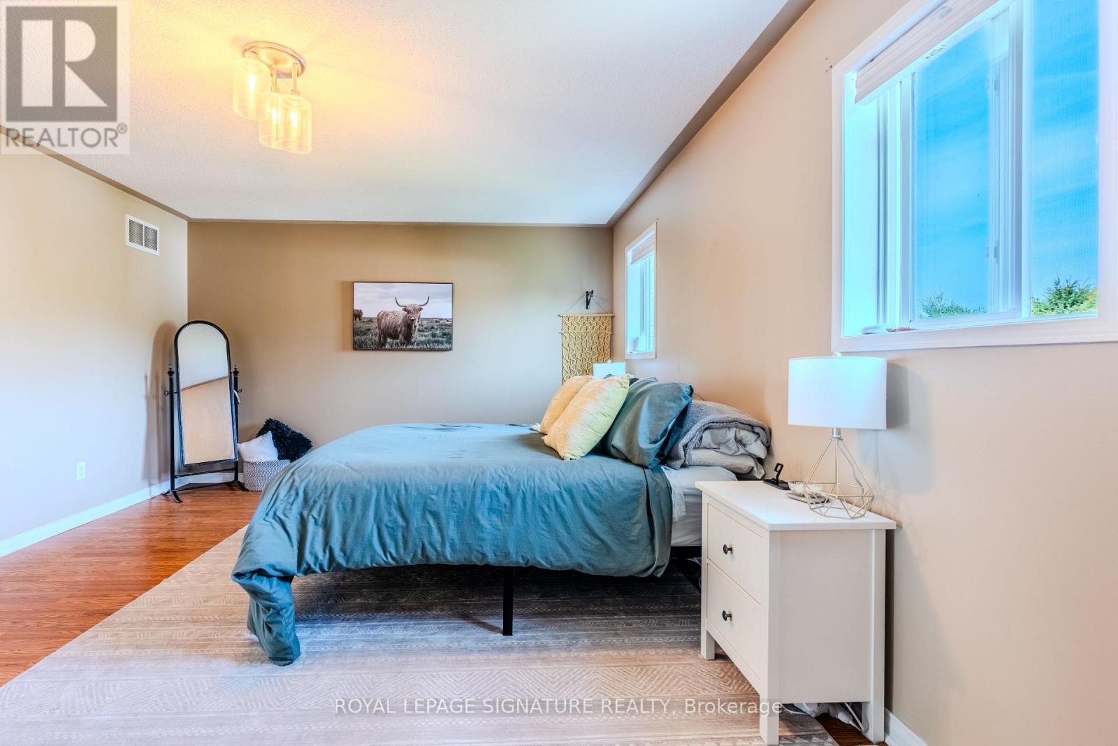 109 Maplewood Drive, Essa, Ontario  L3W 0B7 - Photo 17 - N12498784