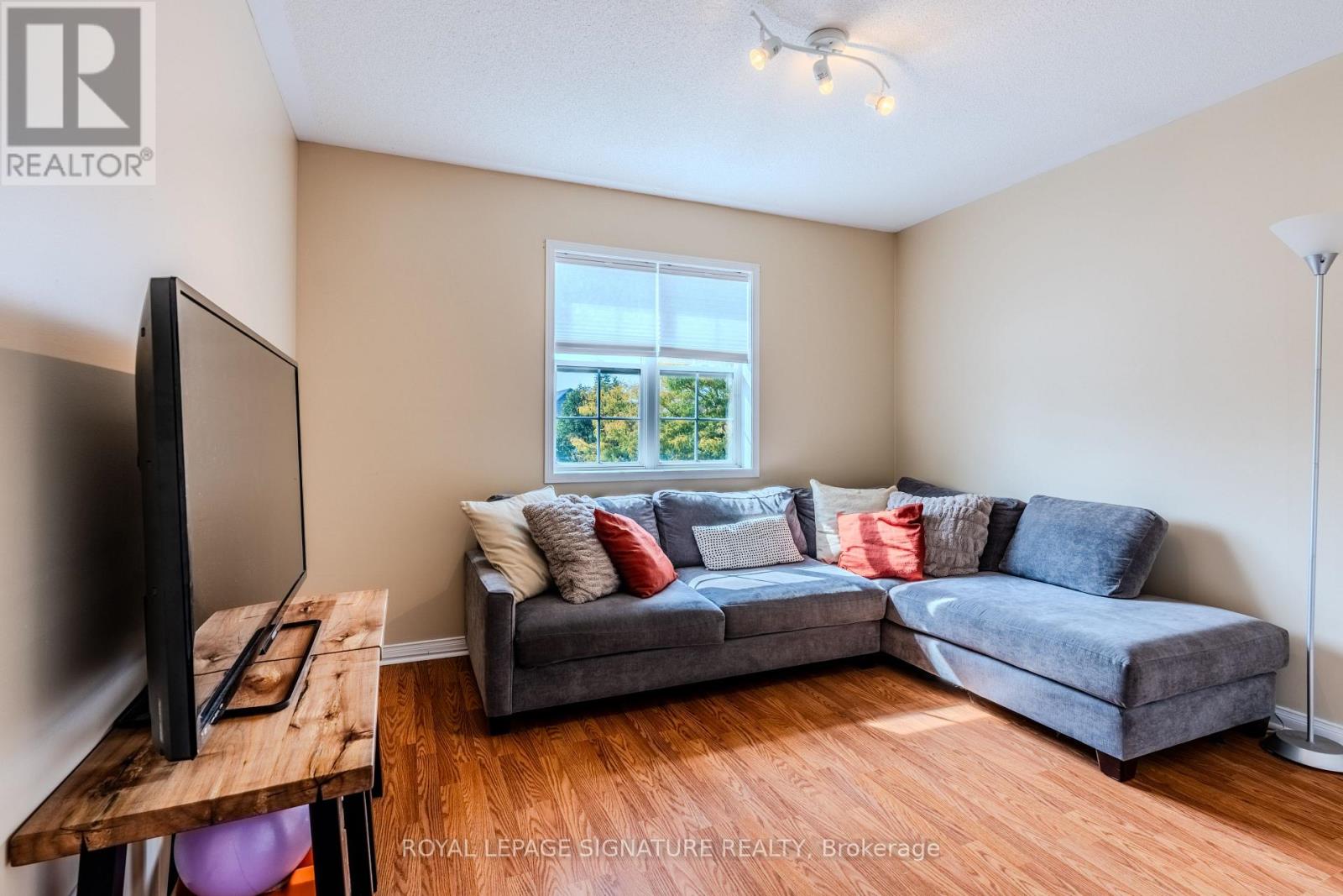 109 Maplewood Drive, Essa, Ontario  L3W 0B7 - Photo 21 - N12498784