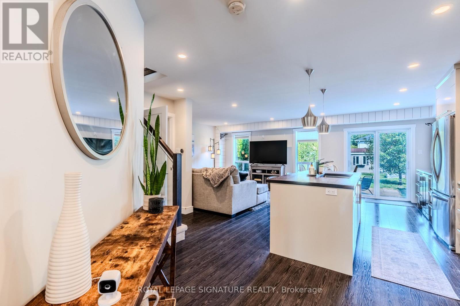 109 Maplewood Drive, Essa, Ontario  L3W 0B7 - Photo 3 - N12498784