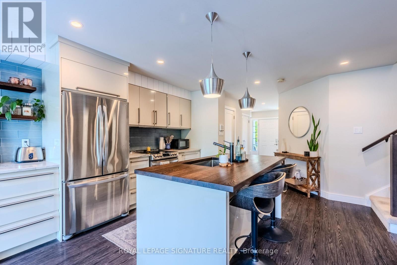 109 Maplewood Drive, Essa, Ontario  L3W 0B7 - Photo 5 - N12498784