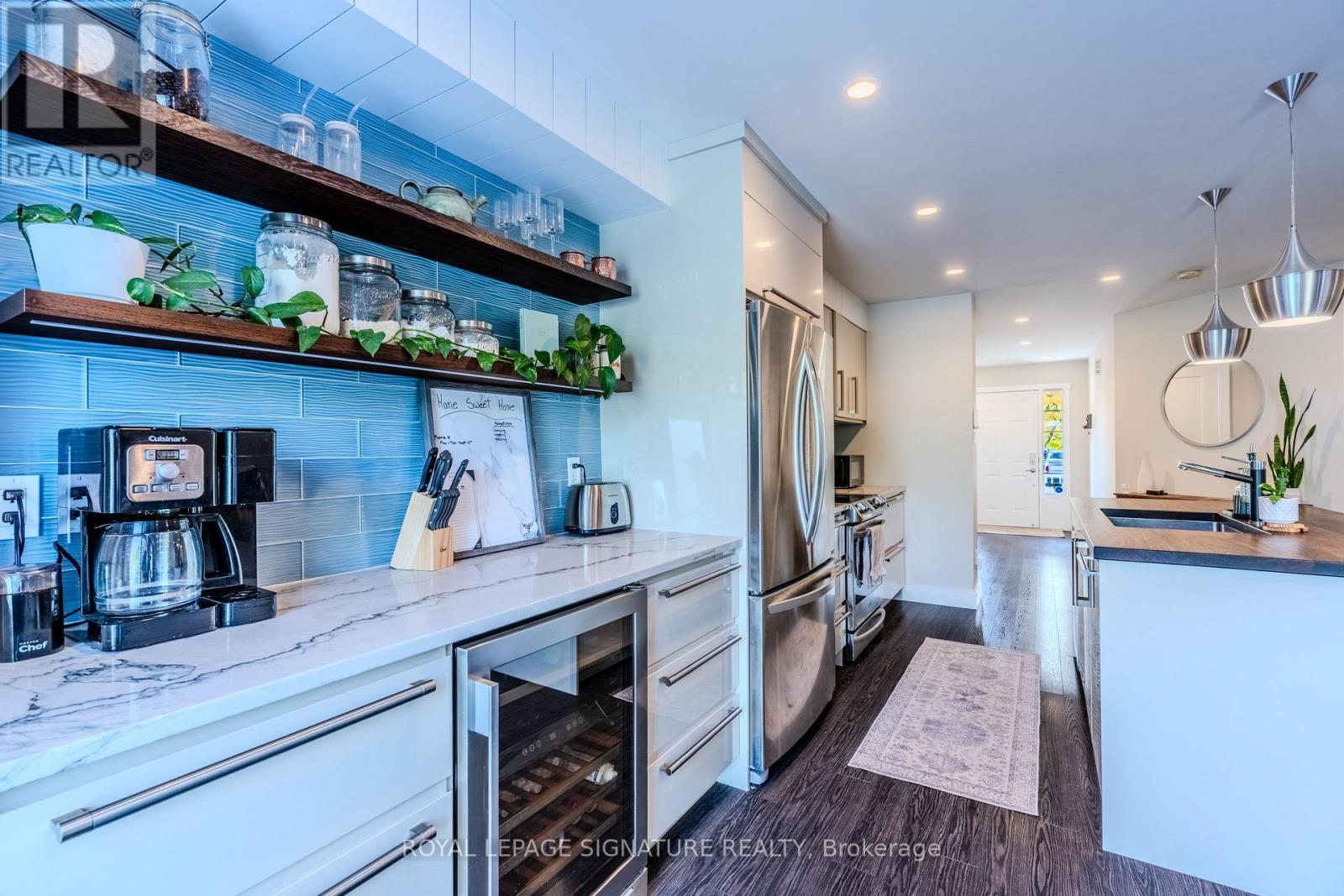 109 Maplewood Drive, Essa, Ontario  L3W 0B7 - Photo 7 - N12498784