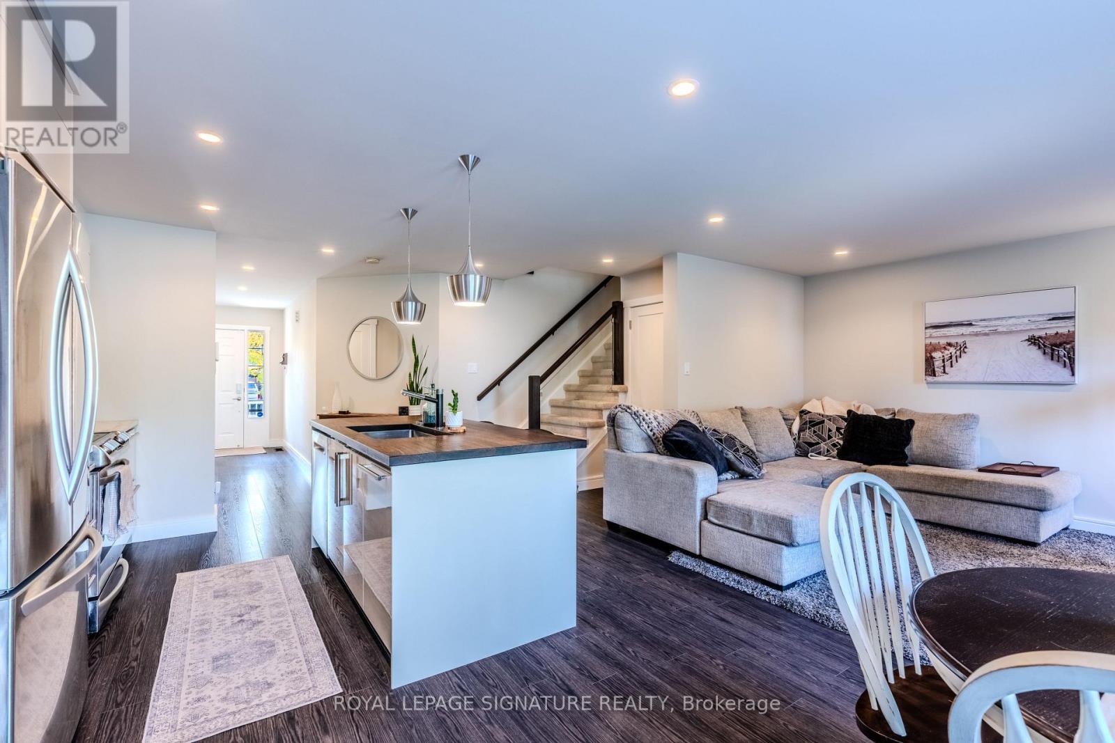 109 Maplewood Drive, Essa, Ontario  L3W 0B7 - Photo 8 - N12498784