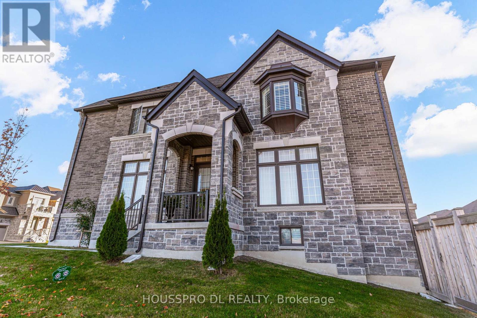 136 Carriage Shop Bend, East Gwillimbury, Ontario  L9N 0Y3 - Photo 2 - N12498858