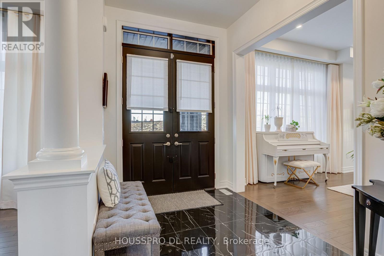 136 Carriage Shop Bend, East Gwillimbury, Ontario  L9N 0Y3 - Photo 5 - N12498858