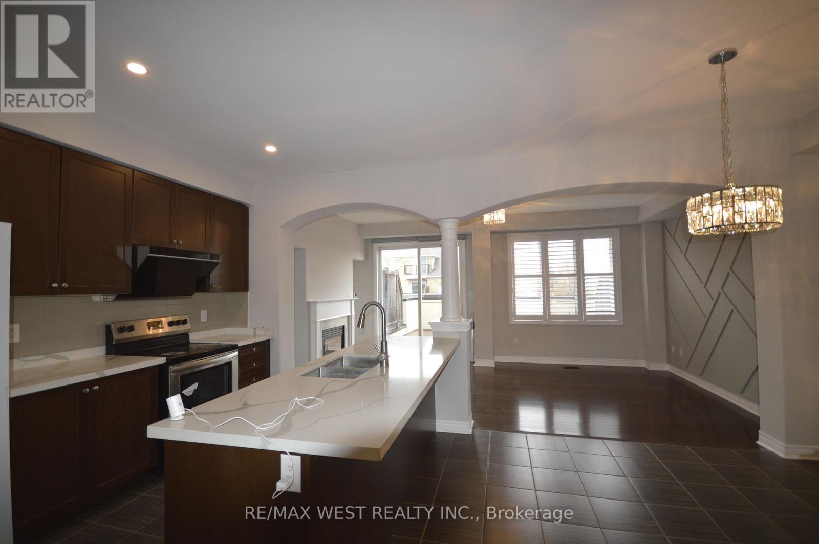 3 Earnshaw Drive, Markham, Ontario  L6C 0E5 - Photo 2 - N12498866