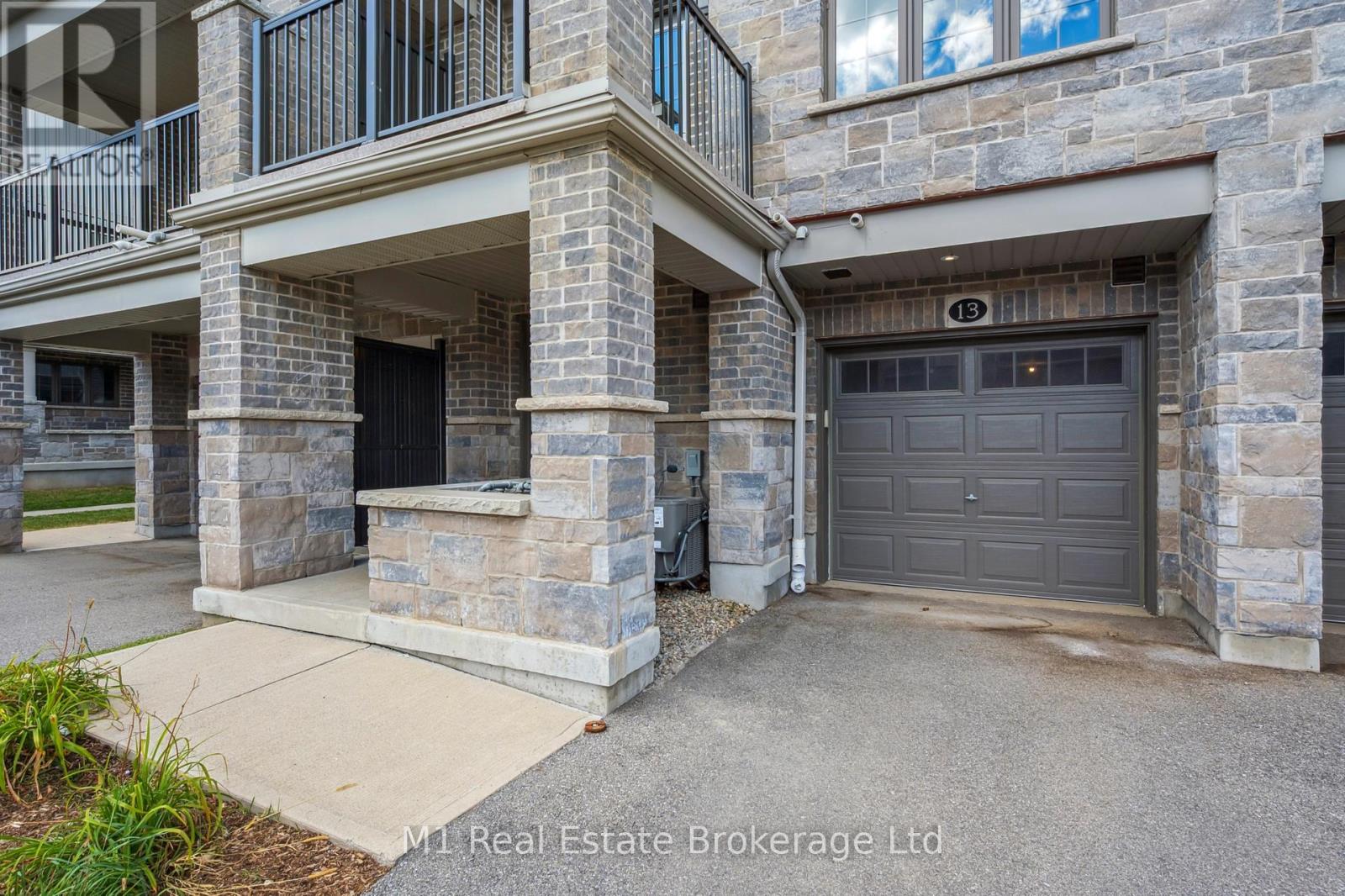 13 Meadowridge Street, Kitchener, Ontario  N2P 0H2 - Photo 6 - X12367777