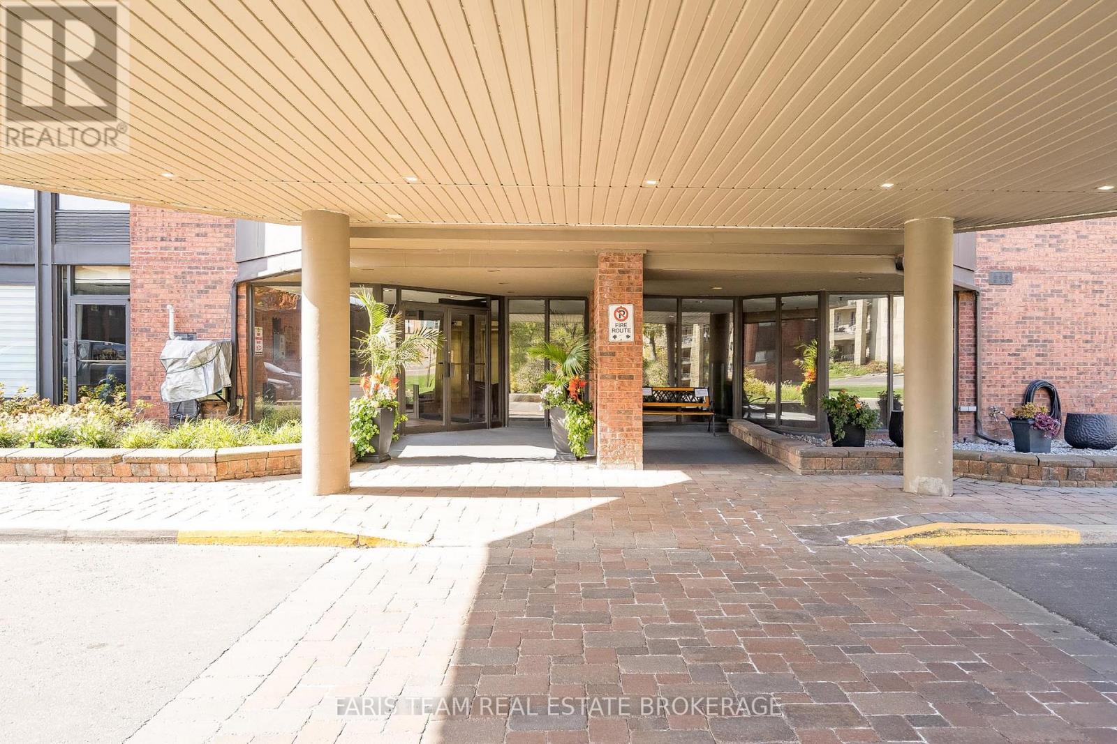 707 - 181 Collier Street, Barrie (North Shore), Ontario  L4M 5L6 - Photo 5 - S12498770