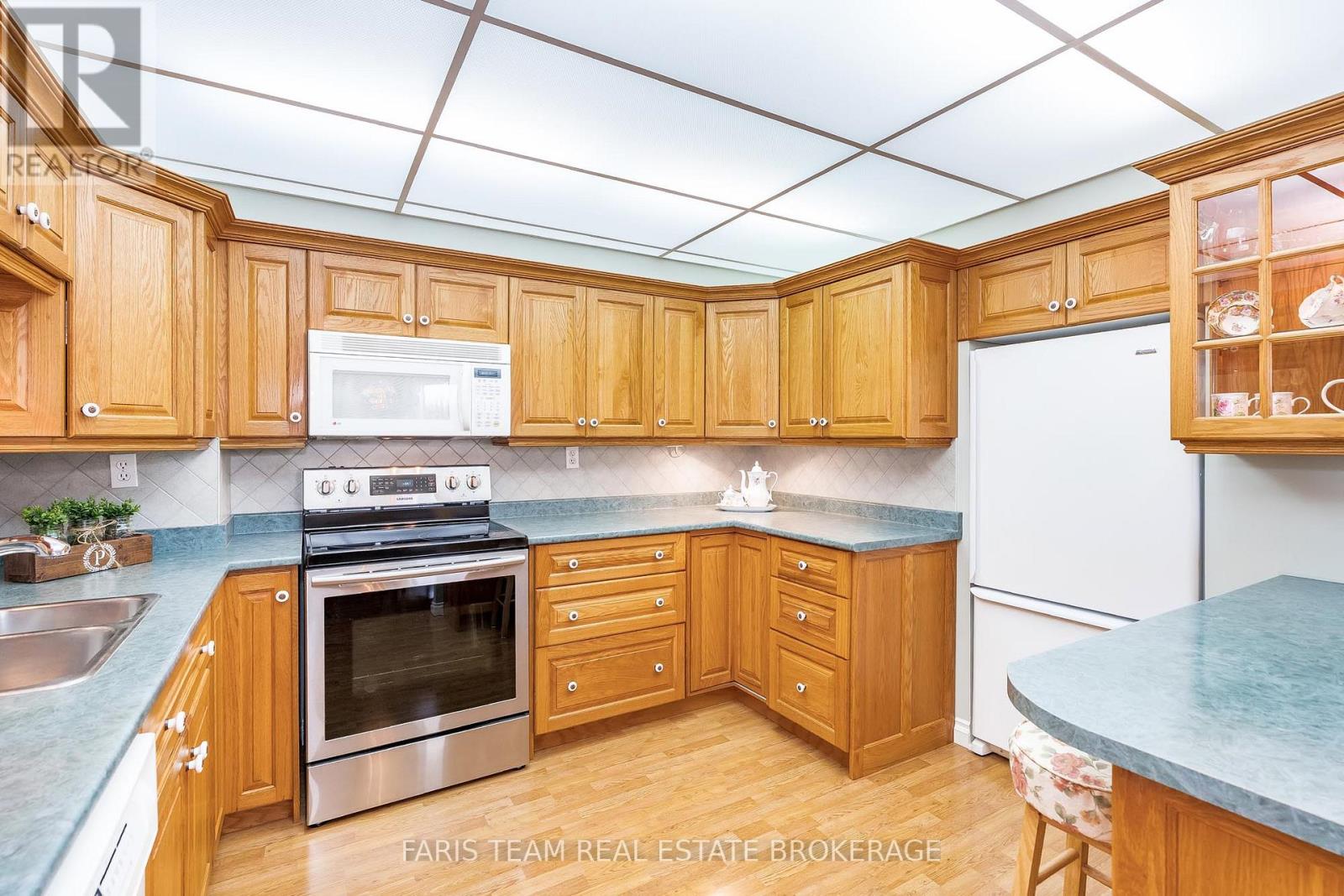 707 - 181 Collier Street, Barrie (North Shore), Ontario  L4M 5L6 - Photo 6 - S12498770