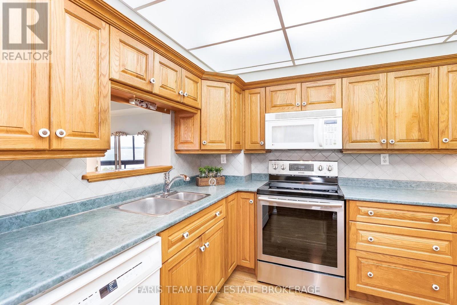 707 - 181 Collier Street, Barrie (North Shore), Ontario  L4M 5L6 - Photo 7 - S12498770