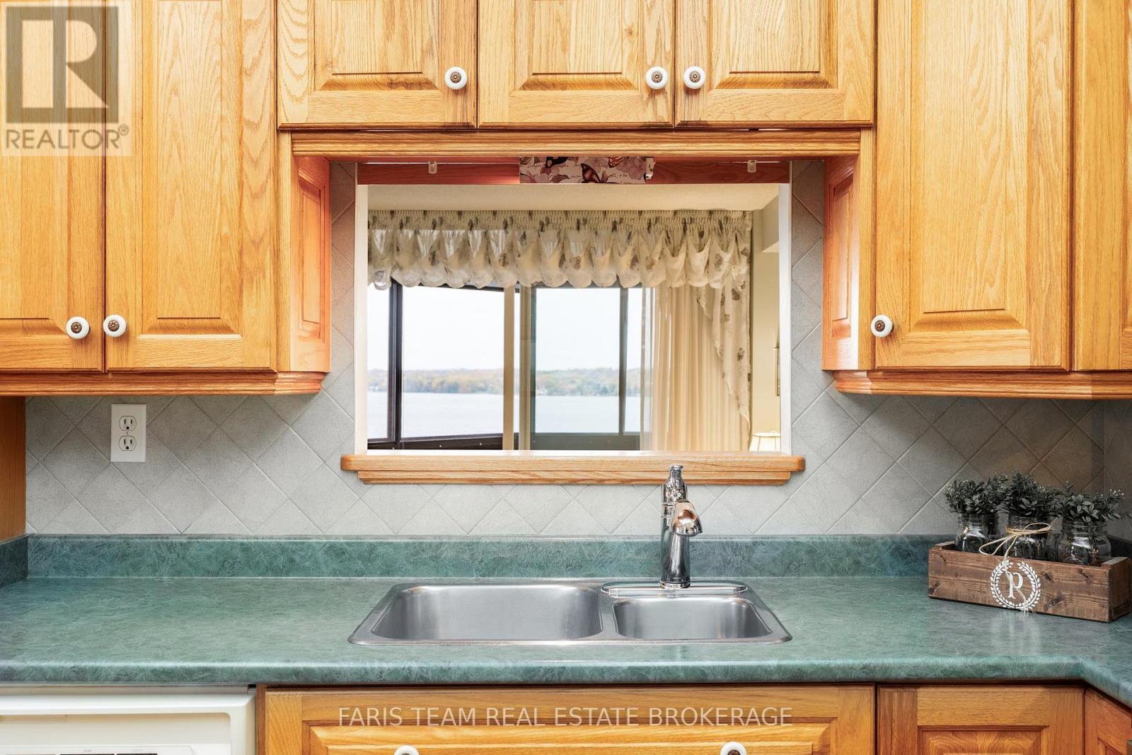 707 - 181 Collier Street, Barrie (North Shore), Ontario  L4M 5L6 - Photo 9 - S12498770