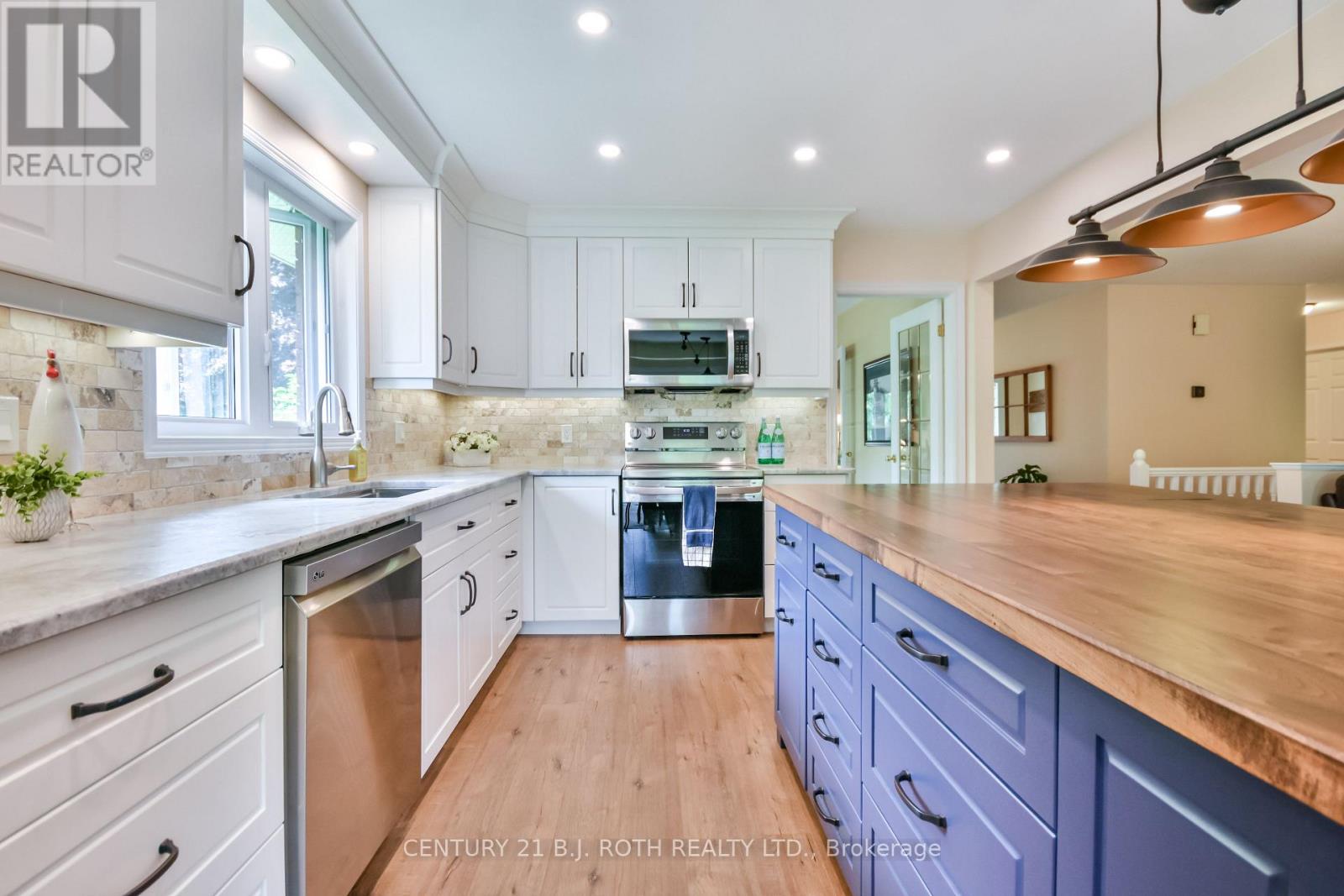 34 Cairns Boulevard, Springwater, Ontario  L9X 0N8 - Photo 10 - S12498780