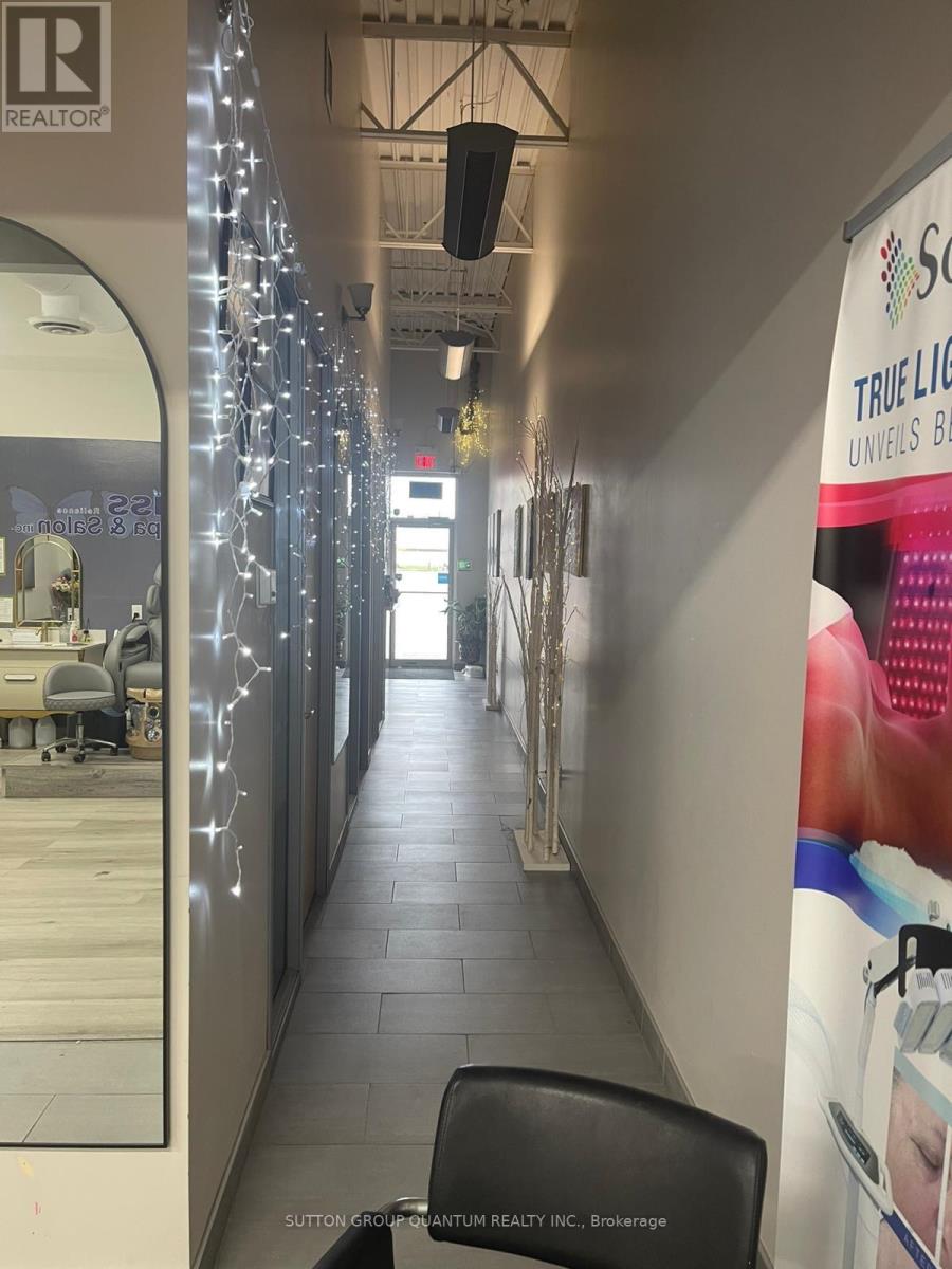 Unit 10 - 1 Queensgate Boulevard, Caledon, Ontario  L7E 2X9 - Photo 2 - W12498742