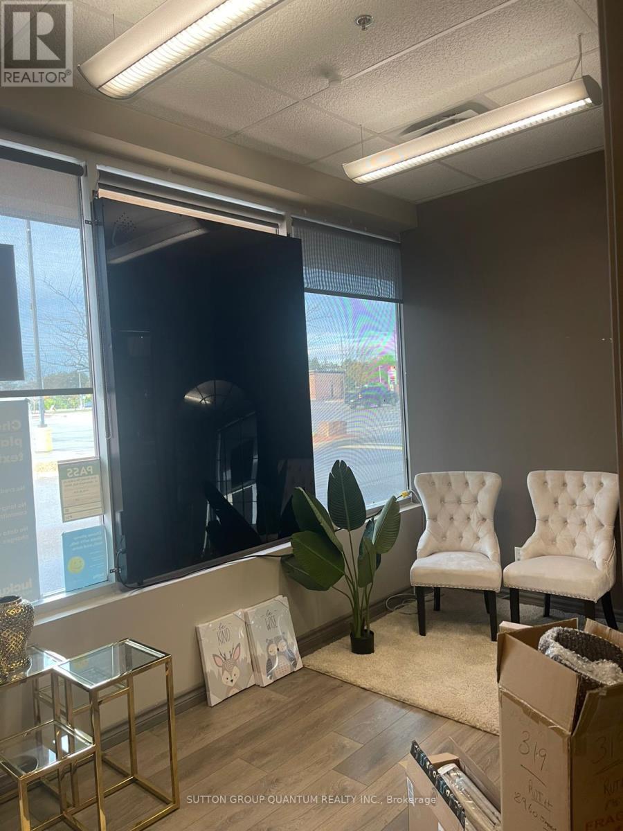 Unit 10 - 1 Queensgate Boulevard, Caledon, Ontario  L7E 2X9 - Photo 3 - W12498742