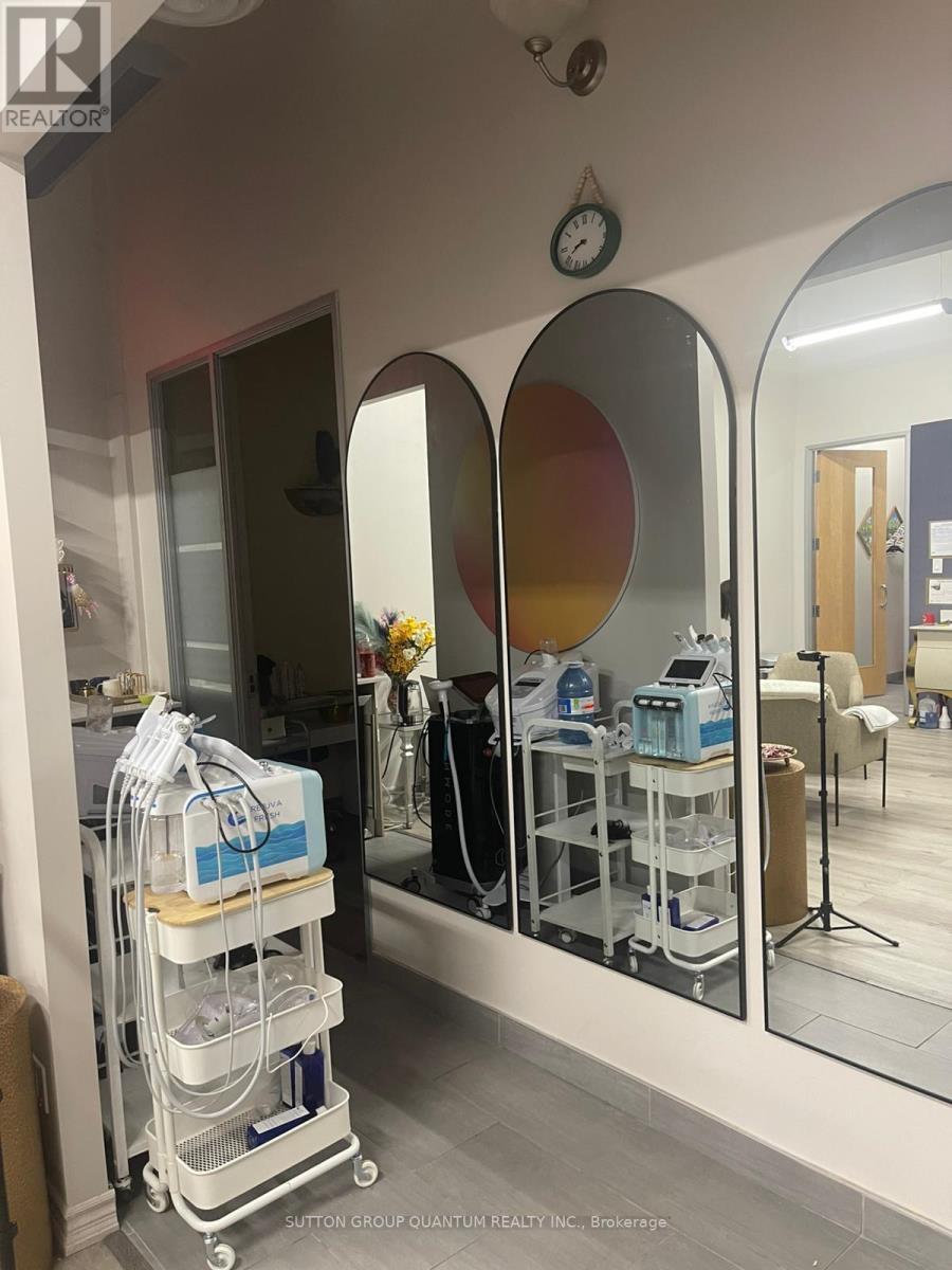 Unit 10 - 1 Queensgate Boulevard, Caledon, Ontario  L7E 2X9 - Photo 4 - W12498742