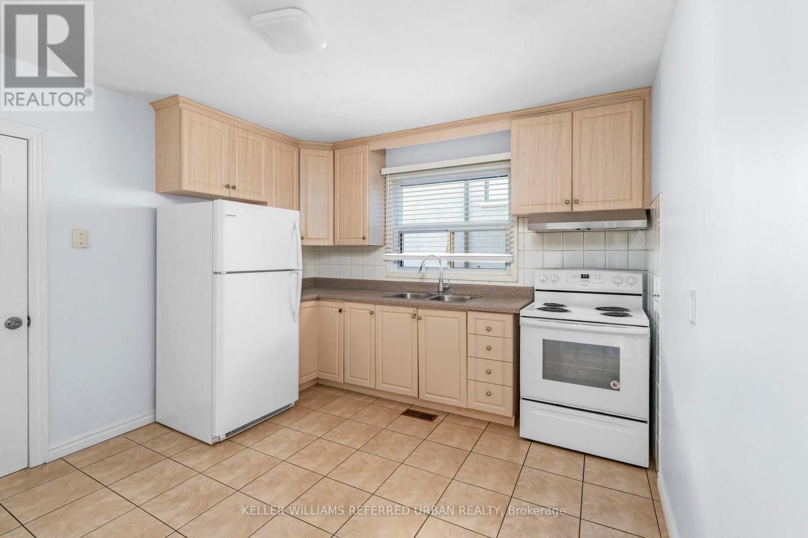 Main - 343 Ranee Avenue, Toronto, Ontario  M6A 1N9 - Photo 11 - W12498782
