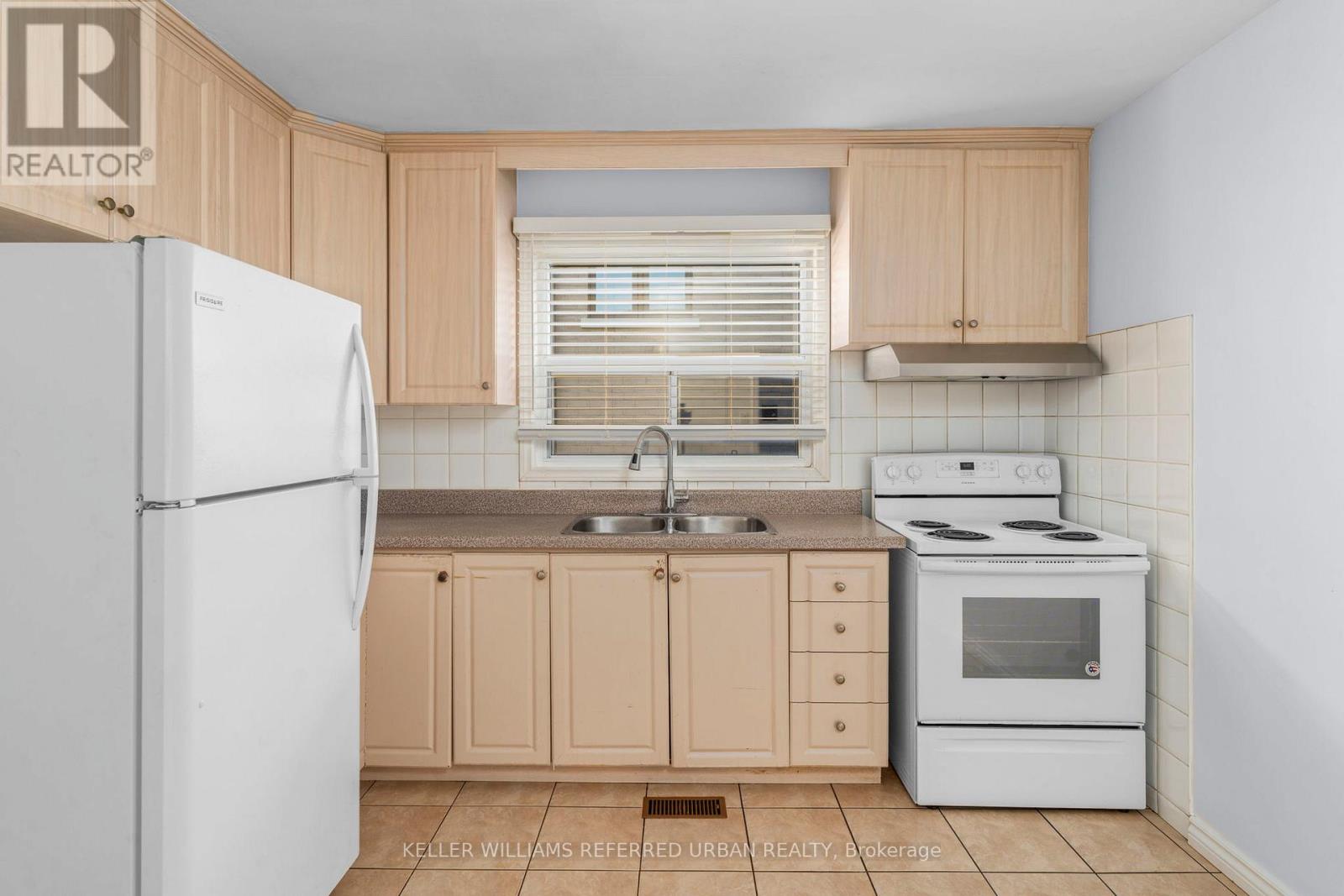 Main - 343 Ranee Avenue, Toronto, Ontario  M6A 1N9 - Photo 12 - W12498782