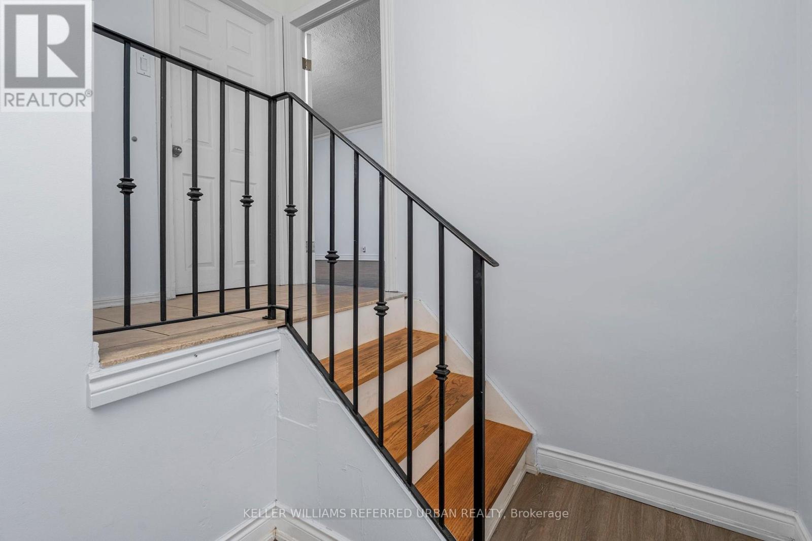 Main - 343 Ranee Avenue, Toronto, Ontario  M6A 1N9 - Photo 4 - W12498782