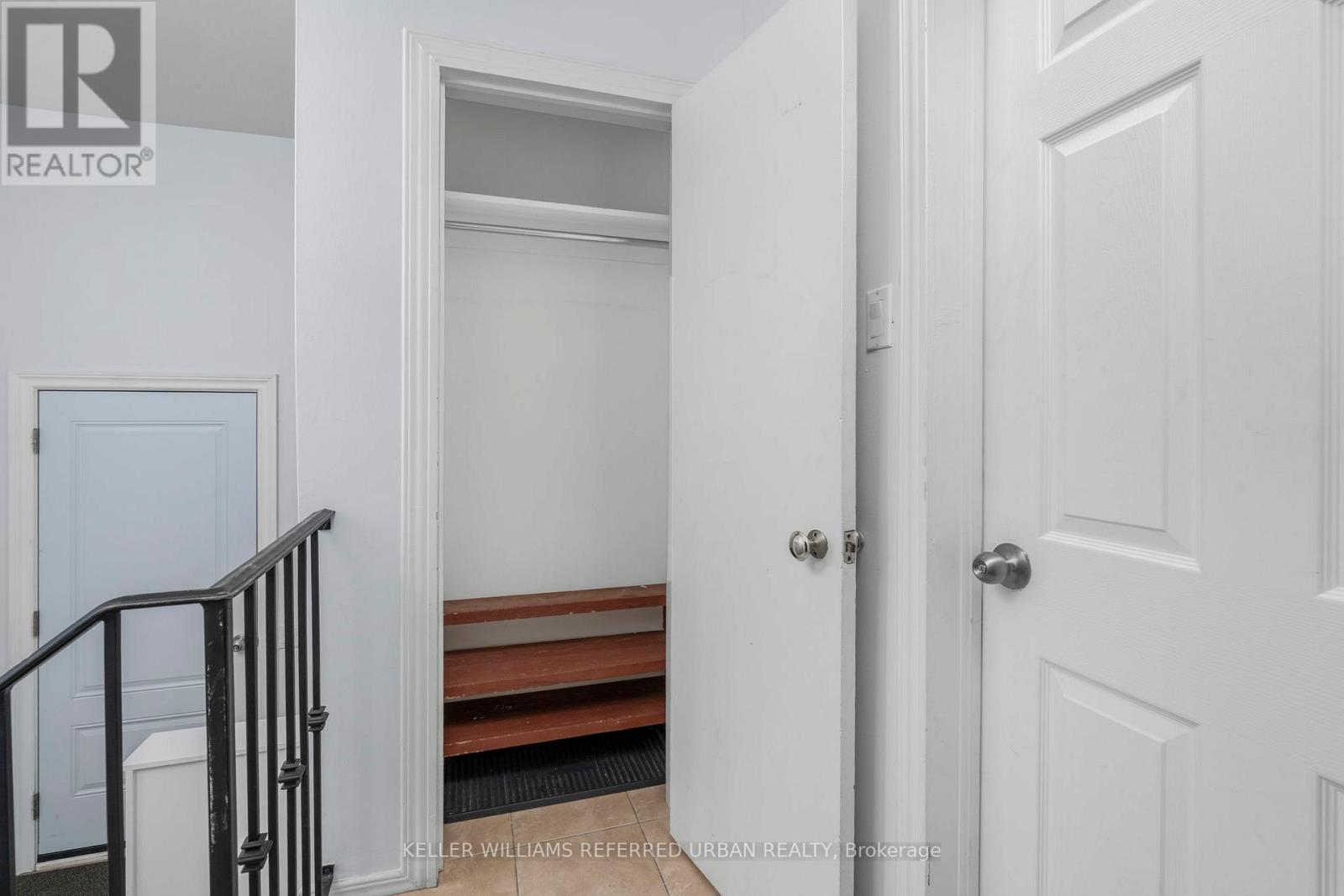 Main - 343 Ranee Avenue, Toronto, Ontario  M6A 1N9 - Photo 5 - W12498782