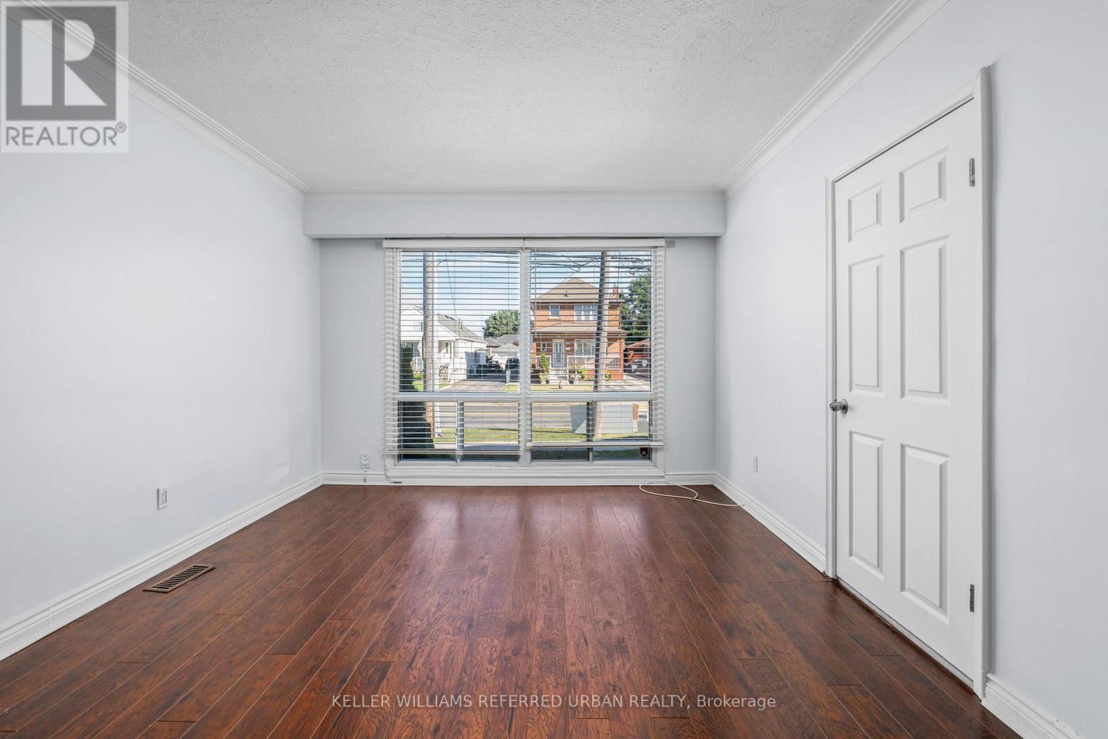 Main - 343 Ranee Avenue, Toronto, Ontario  M6A 1N9 - Photo 6 - W12498782