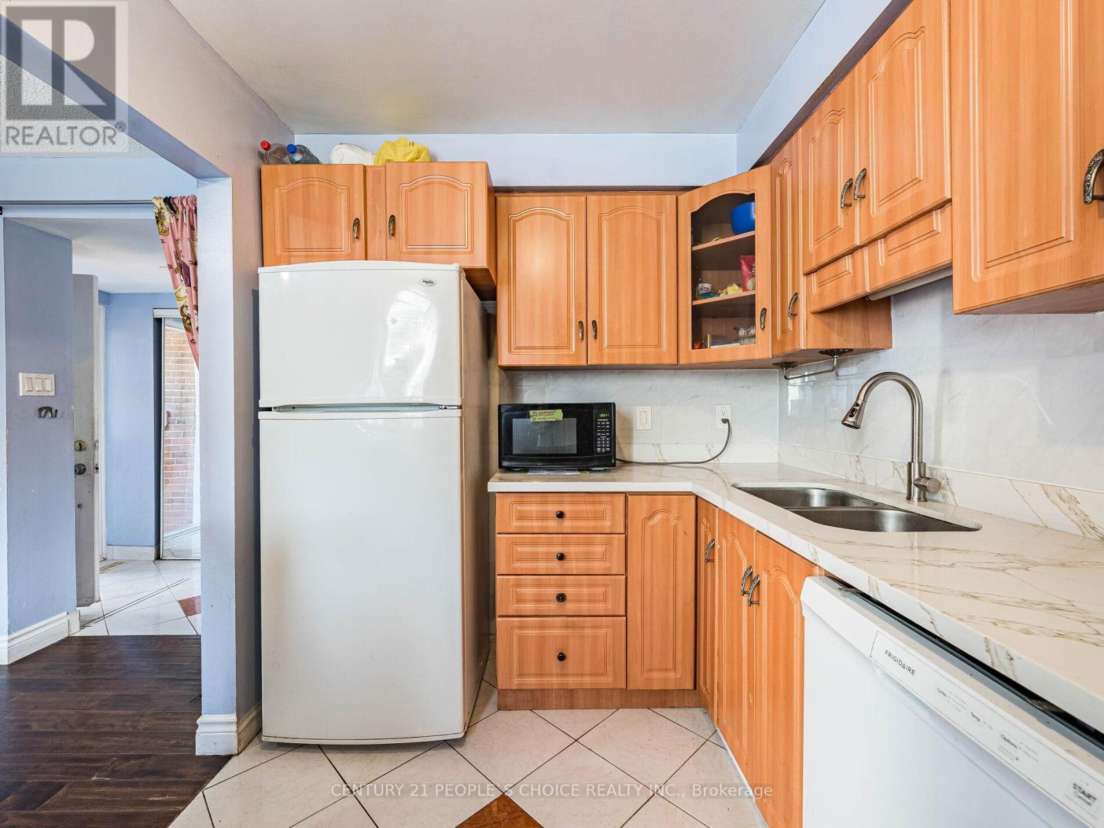 2 - 242 John Garland Boulevard, Toronto, Ontario  M9V 1N8 - Photo 18 - W12498804