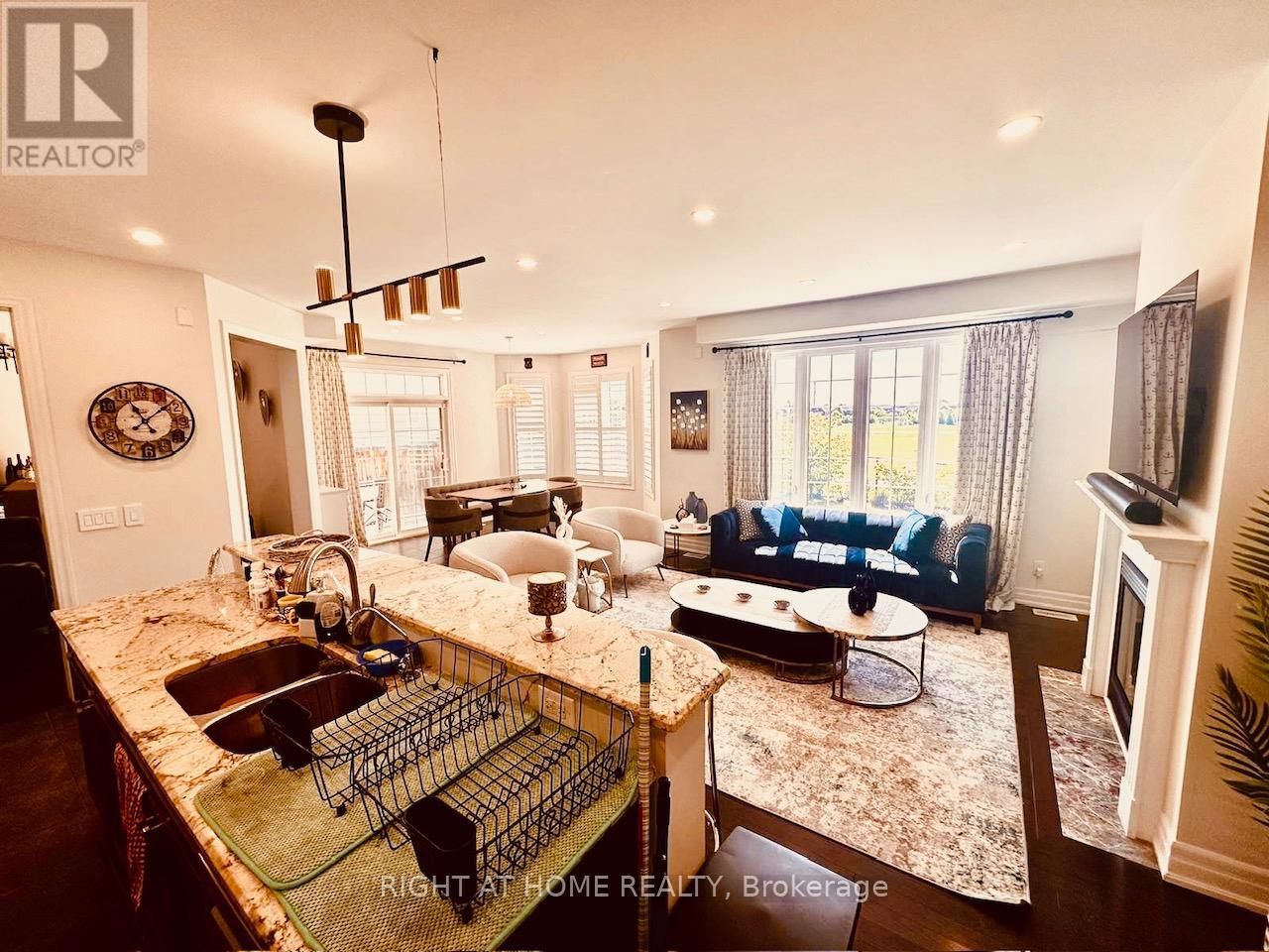 94 Forbes Terrace, Milton, Ontario  L9T 4T9 - Photo 3 - W12498812