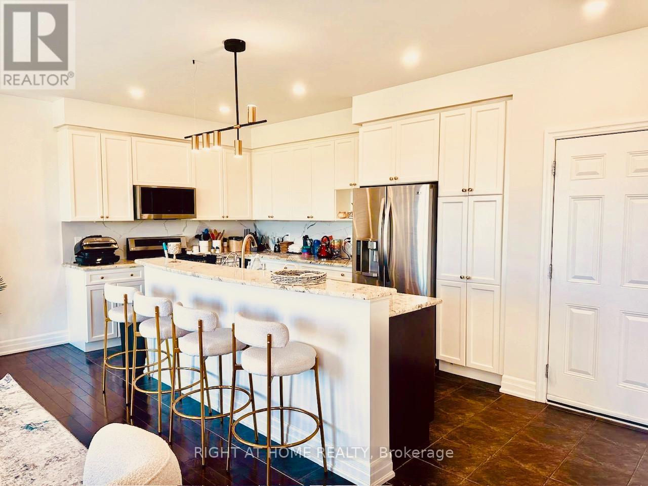 94 Forbes Terrace, Milton, Ontario  L9T 4T9 - Photo 6 - W12498812