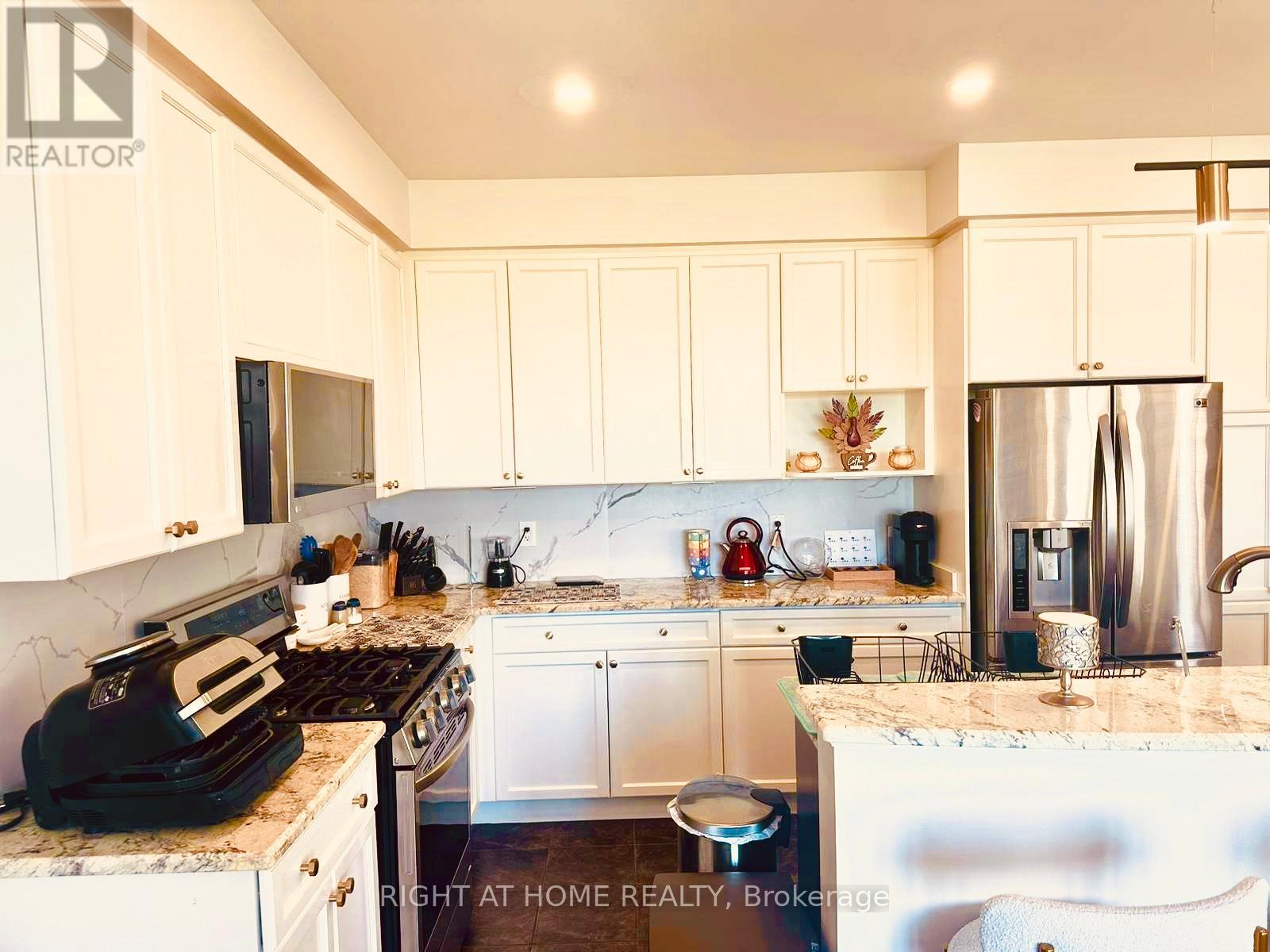 94 Forbes Terrace, Milton, Ontario  L9T 4T9 - Photo 7 - W12498812