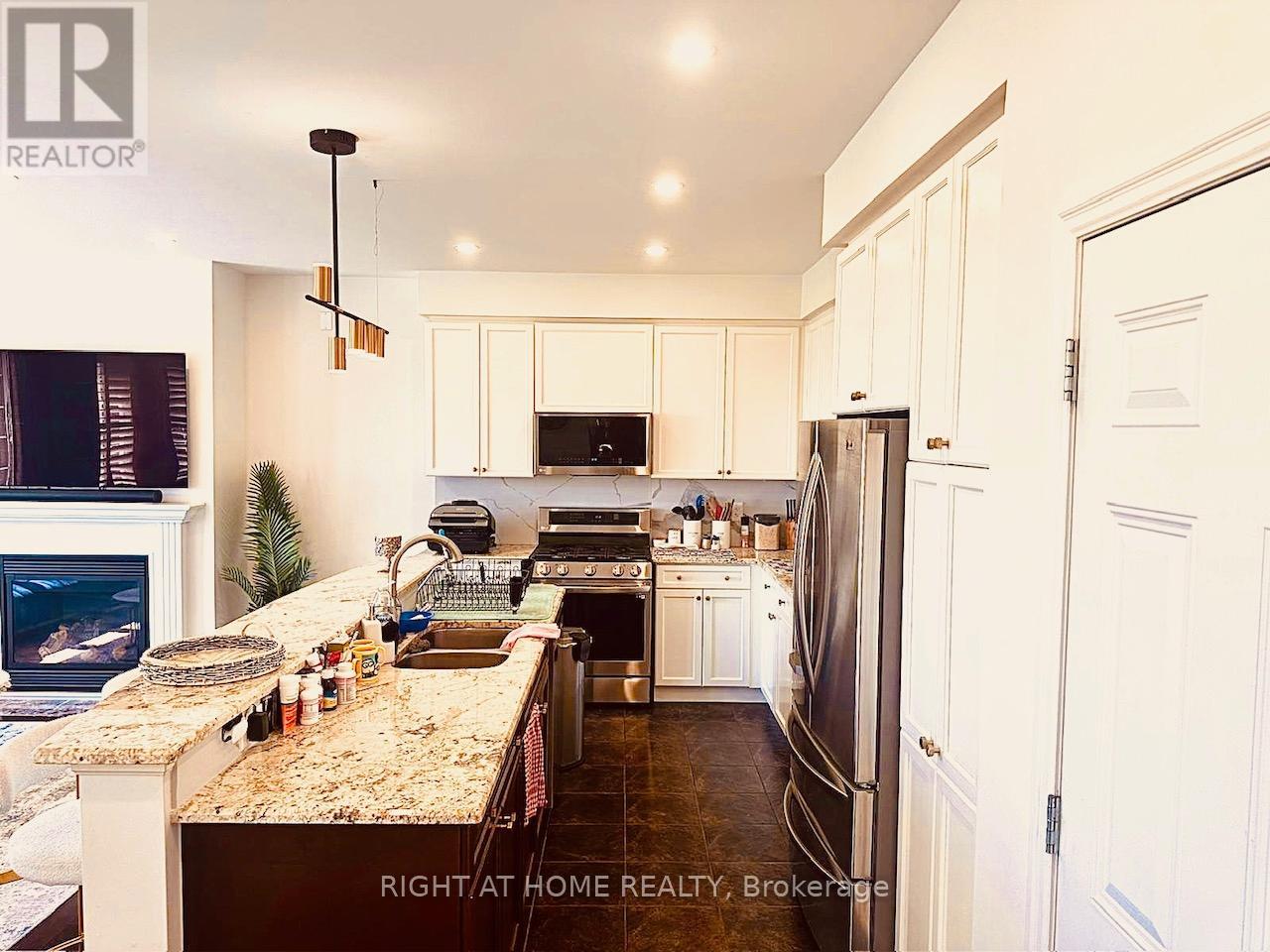 94 Forbes Terrace, Milton, Ontario  L9T 4T9 - Photo 8 - W12498812