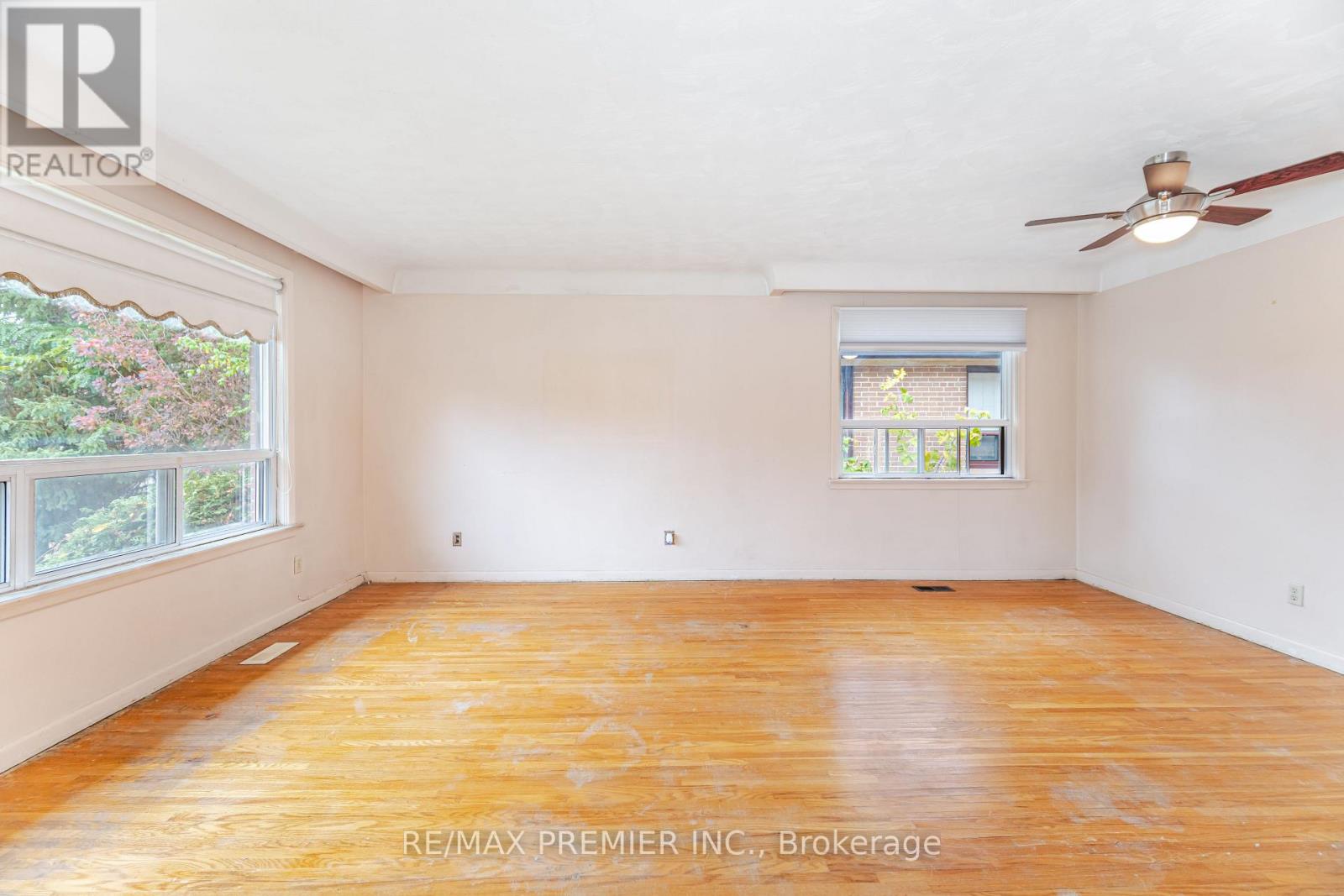 52 Alhart Drive, Toronto, Ontario  M9V 2N3 - Photo 10 - W12498822