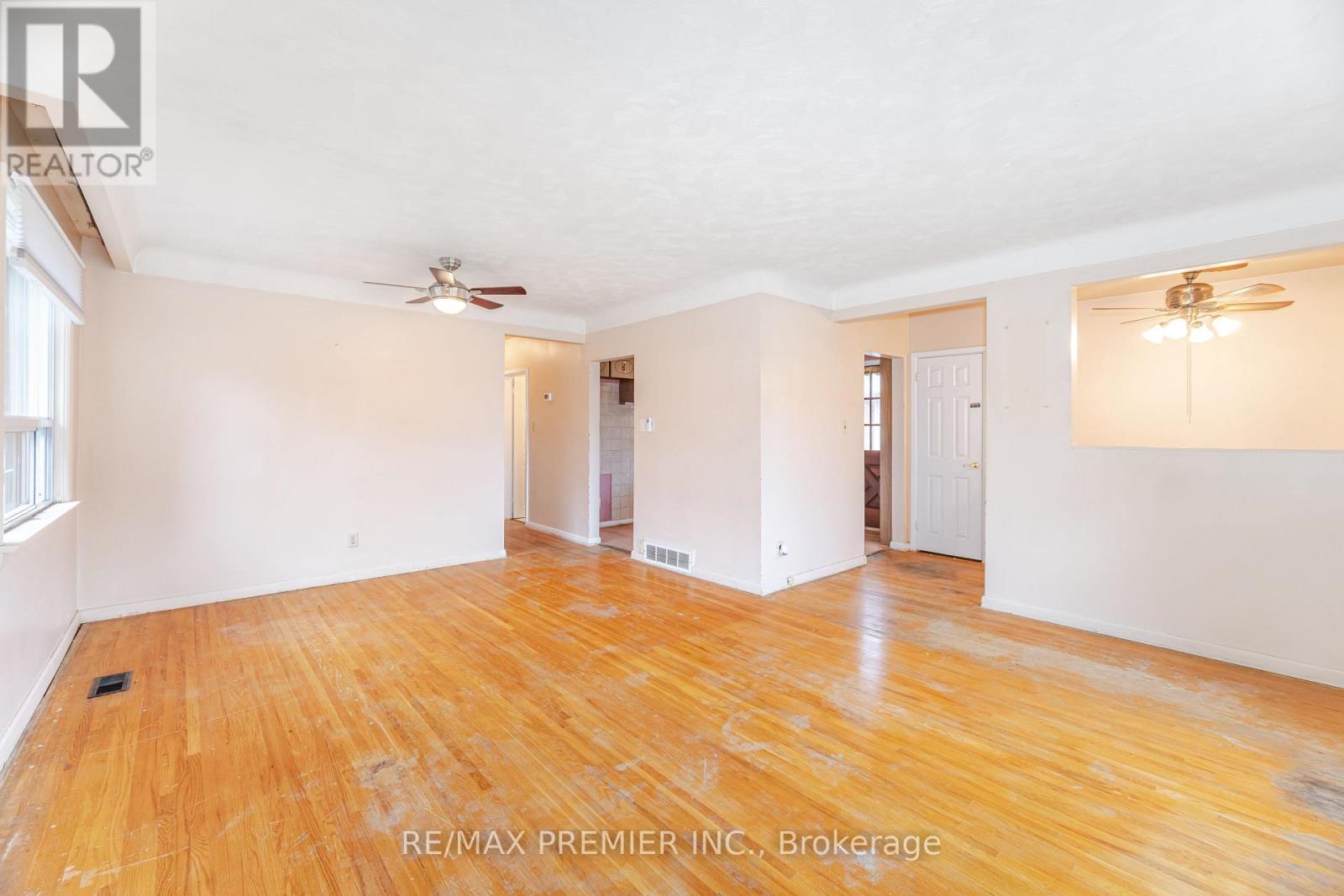 52 Alhart Drive, Toronto, Ontario  M9V 2N3 - Photo 11 - W12498822