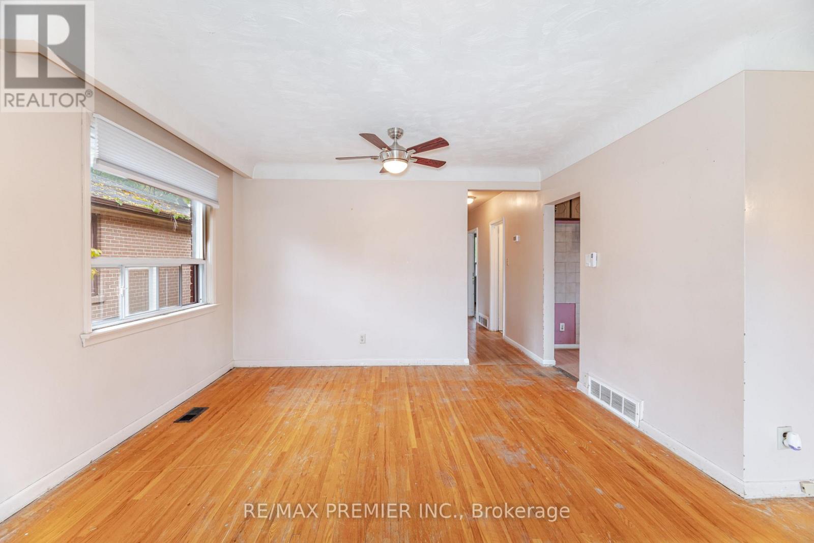 52 Alhart Drive, Toronto, Ontario  M9V 2N3 - Photo 13 - W12498822