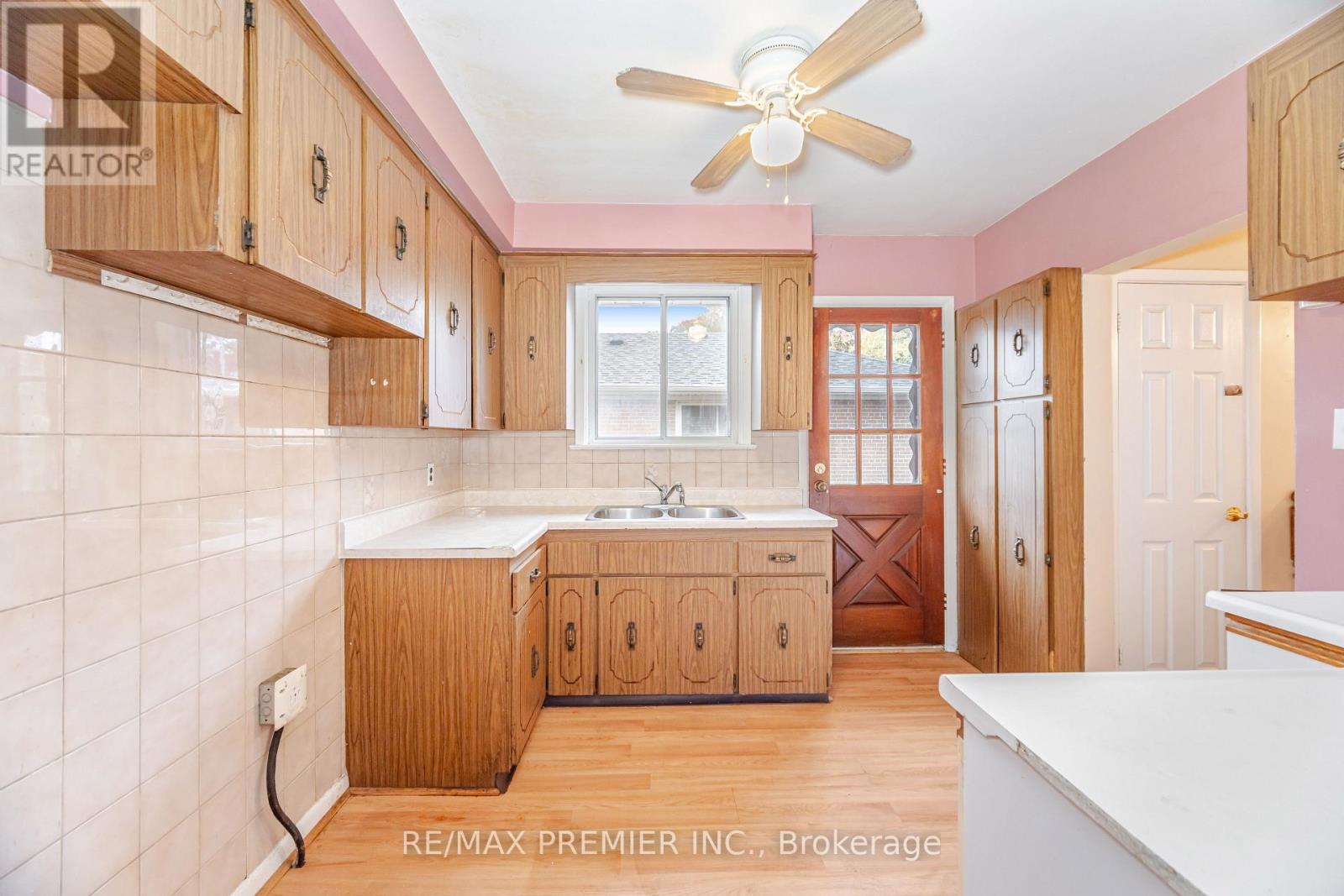 52 Alhart Drive, Toronto, Ontario  M9V 2N3 - Photo 16 - W12498822