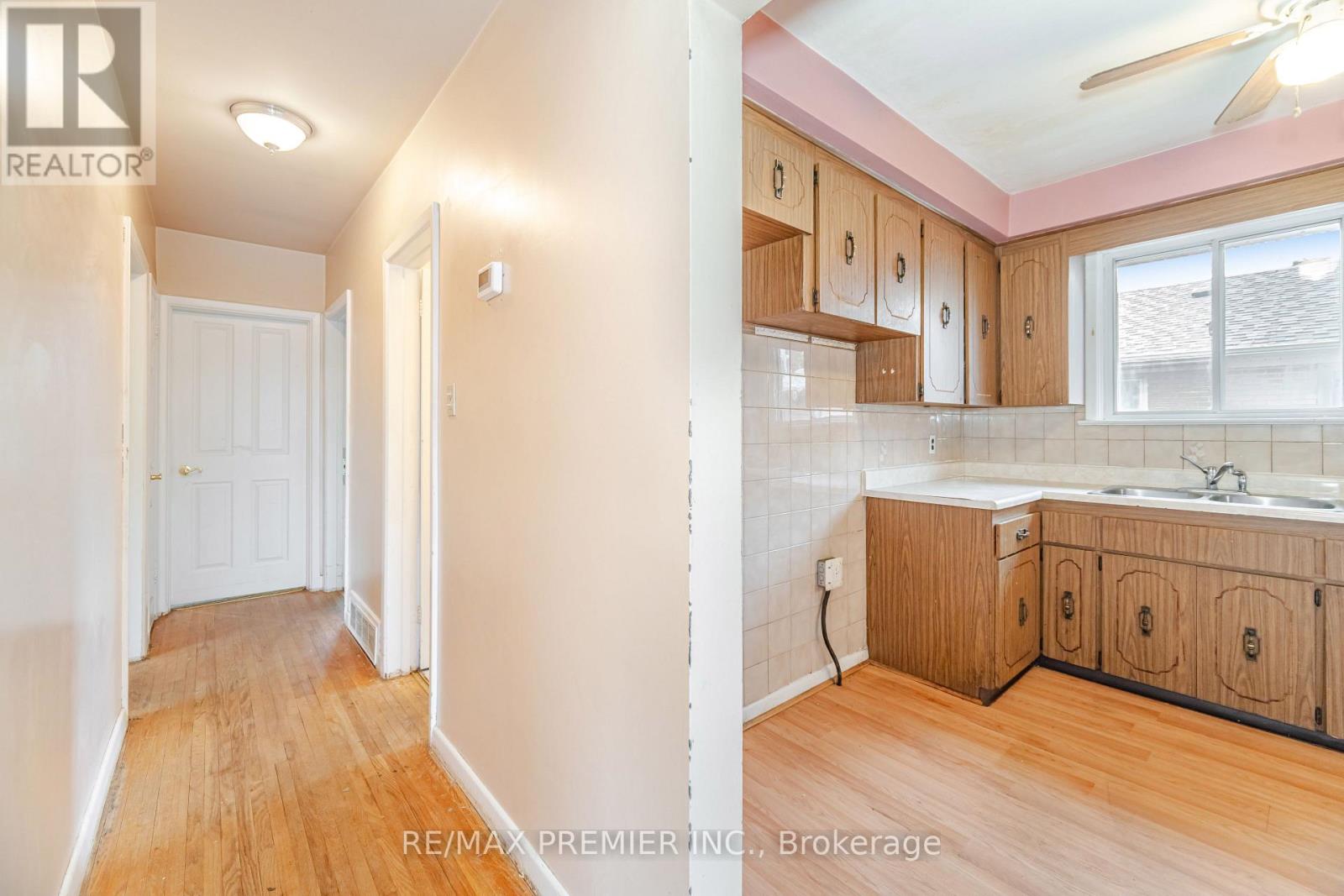 52 Alhart Drive, Toronto, Ontario  M9V 2N3 - Photo 19 - W12498822