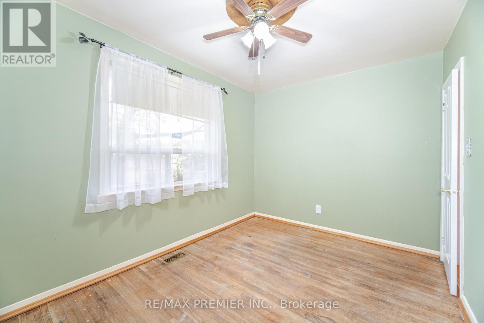 52 Alhart Drive, Toronto, Ontario  M9V 2N3 - Photo 21 - W12498822