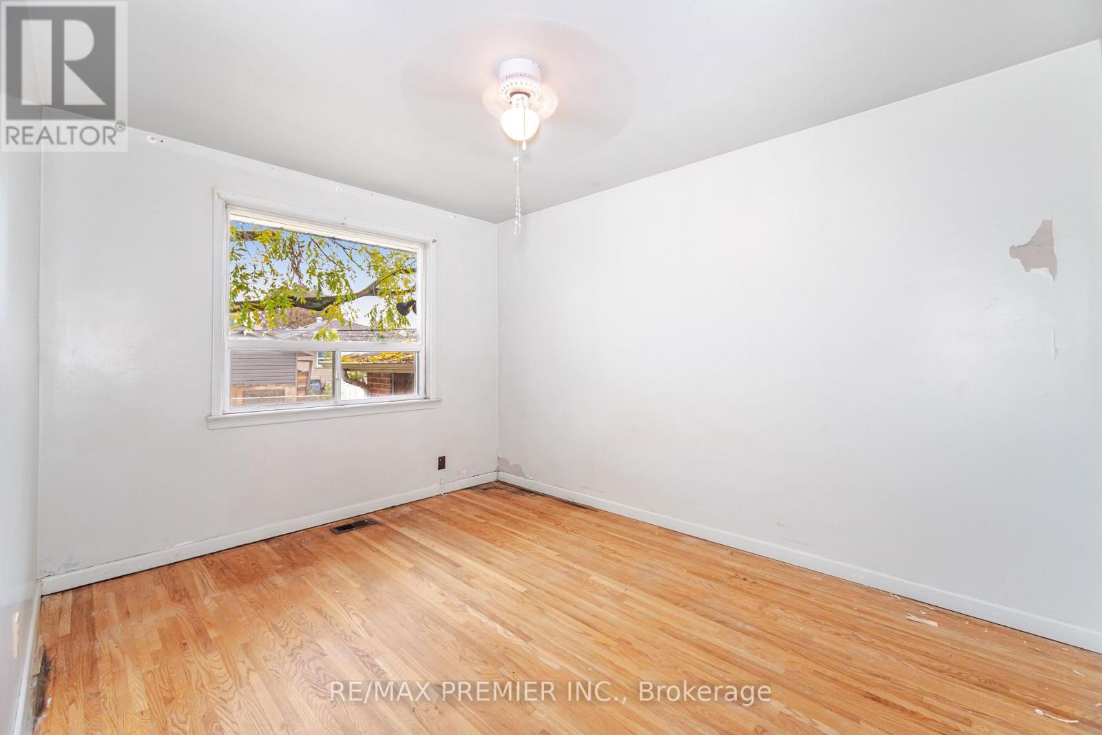 52 Alhart Drive, Toronto, Ontario  M9V 2N3 - Photo 23 - W12498822