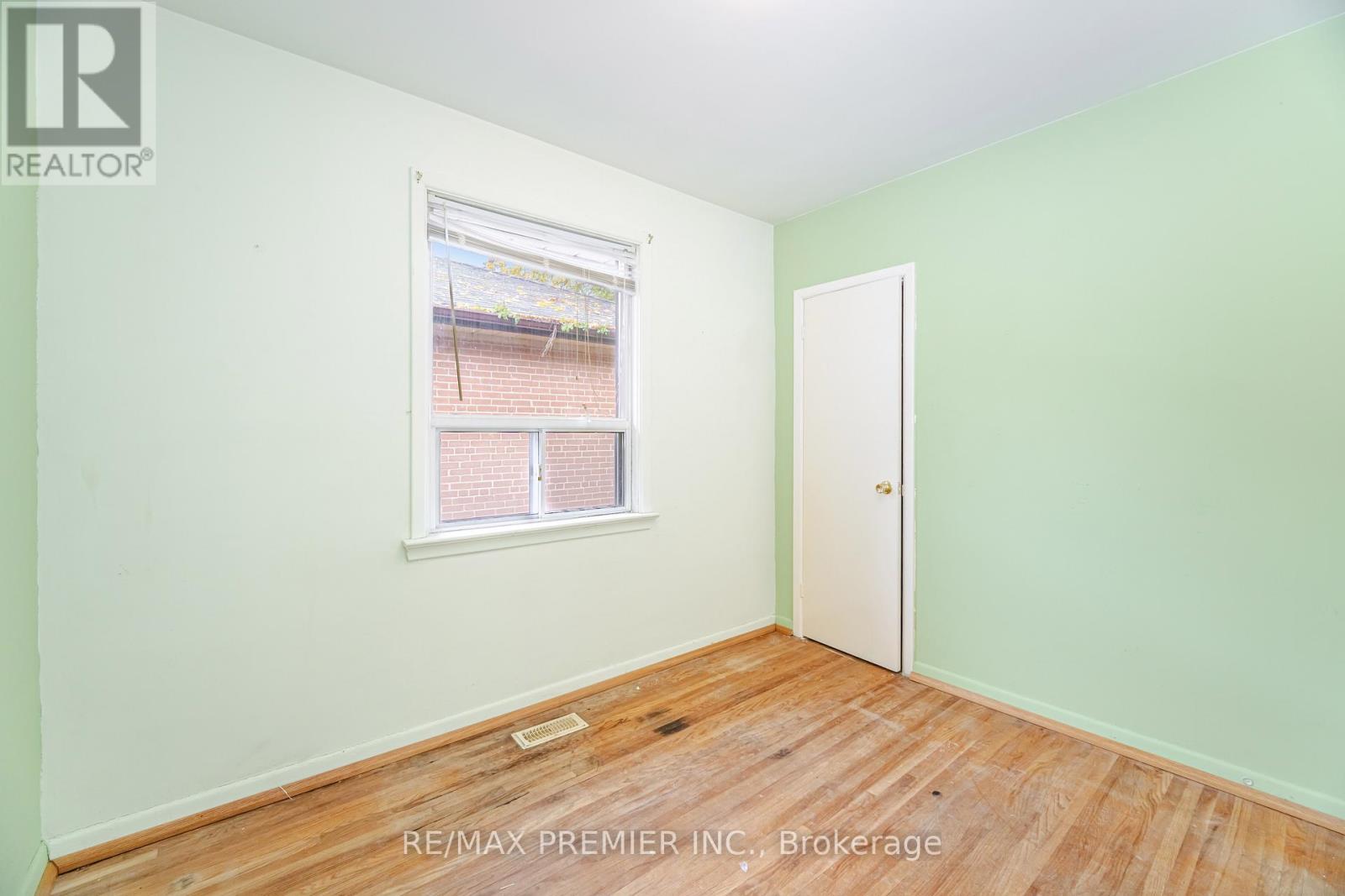 52 Alhart Drive, Toronto, Ontario  M9V 2N3 - Photo 27 - W12498822