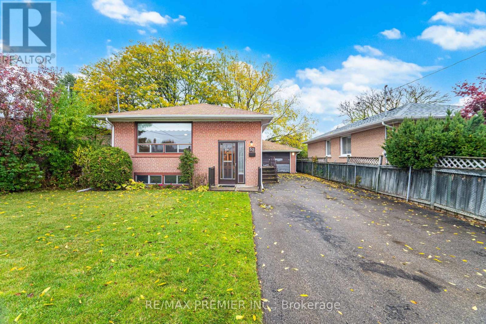 52 Alhart Drive, Toronto, Ontario  M9V 2N3 - Photo 3 - W12498822