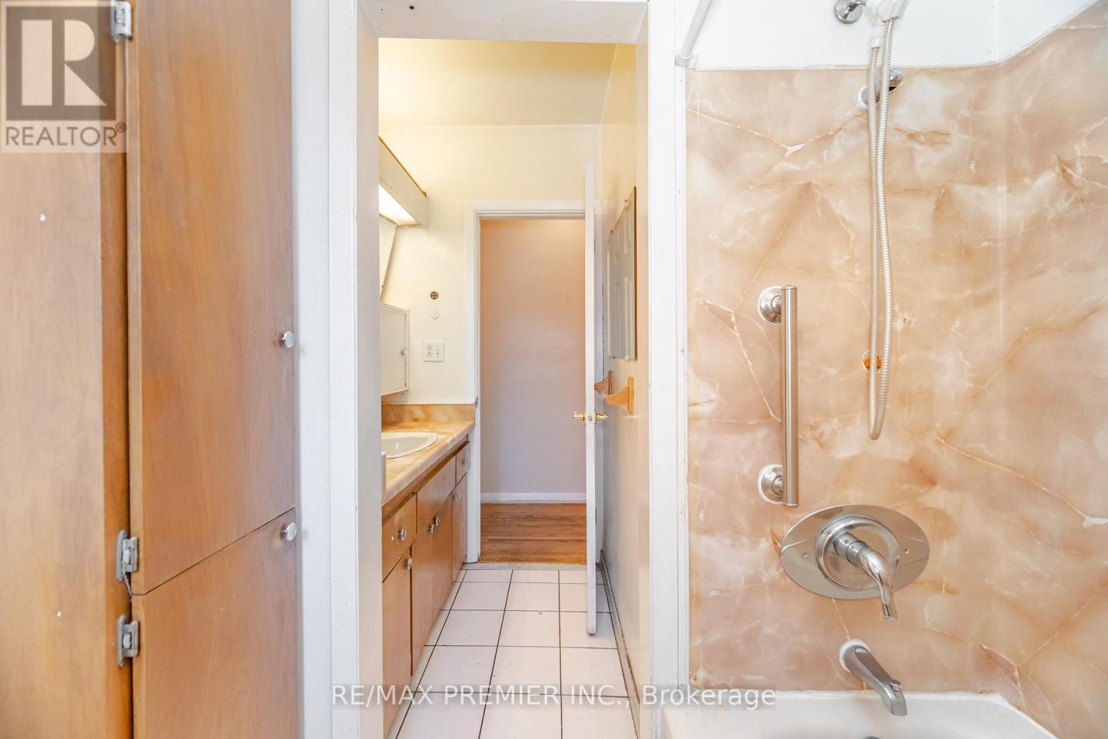 52 Alhart Drive, Toronto, Ontario  M9V 2N3 - Photo 31 - W12498822