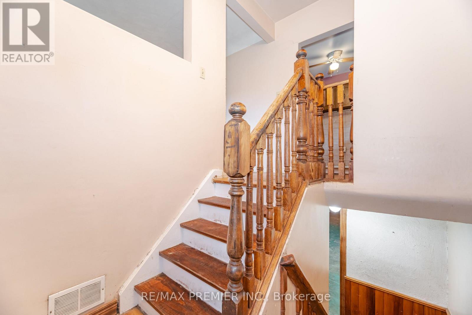 52 Alhart Drive, Toronto, Ontario  M9V 2N3 - Photo 32 - W12498822