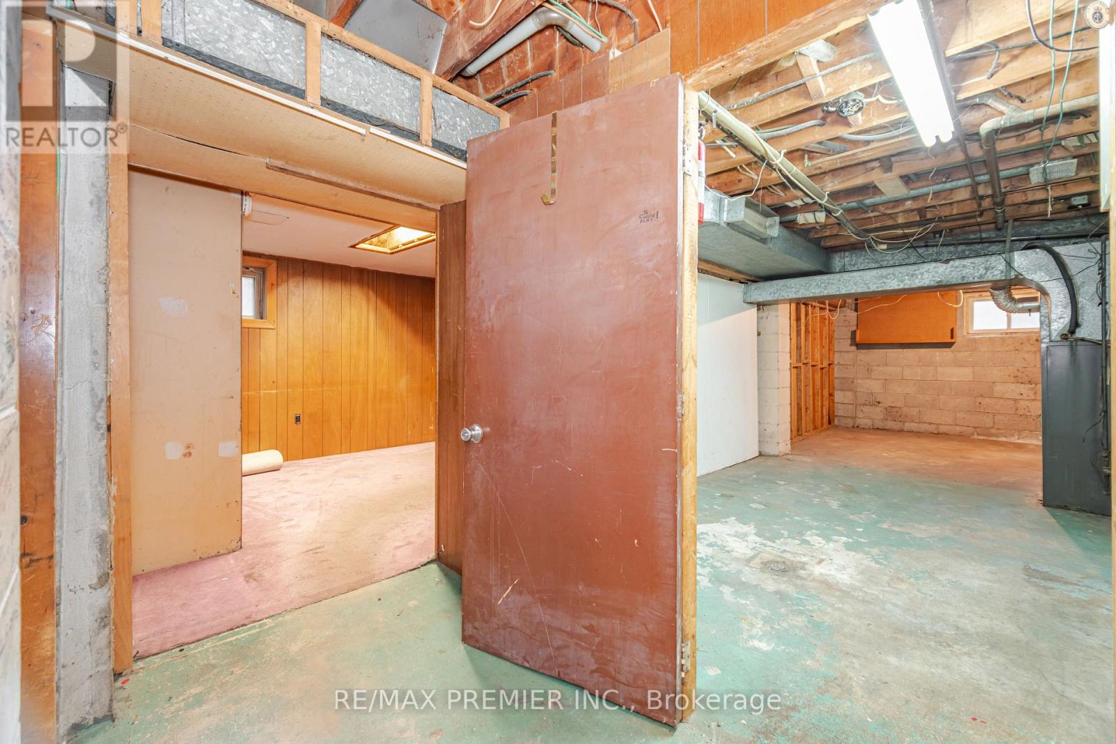 52 Alhart Drive, Toronto, Ontario  M9V 2N3 - Photo 35 - W12498822