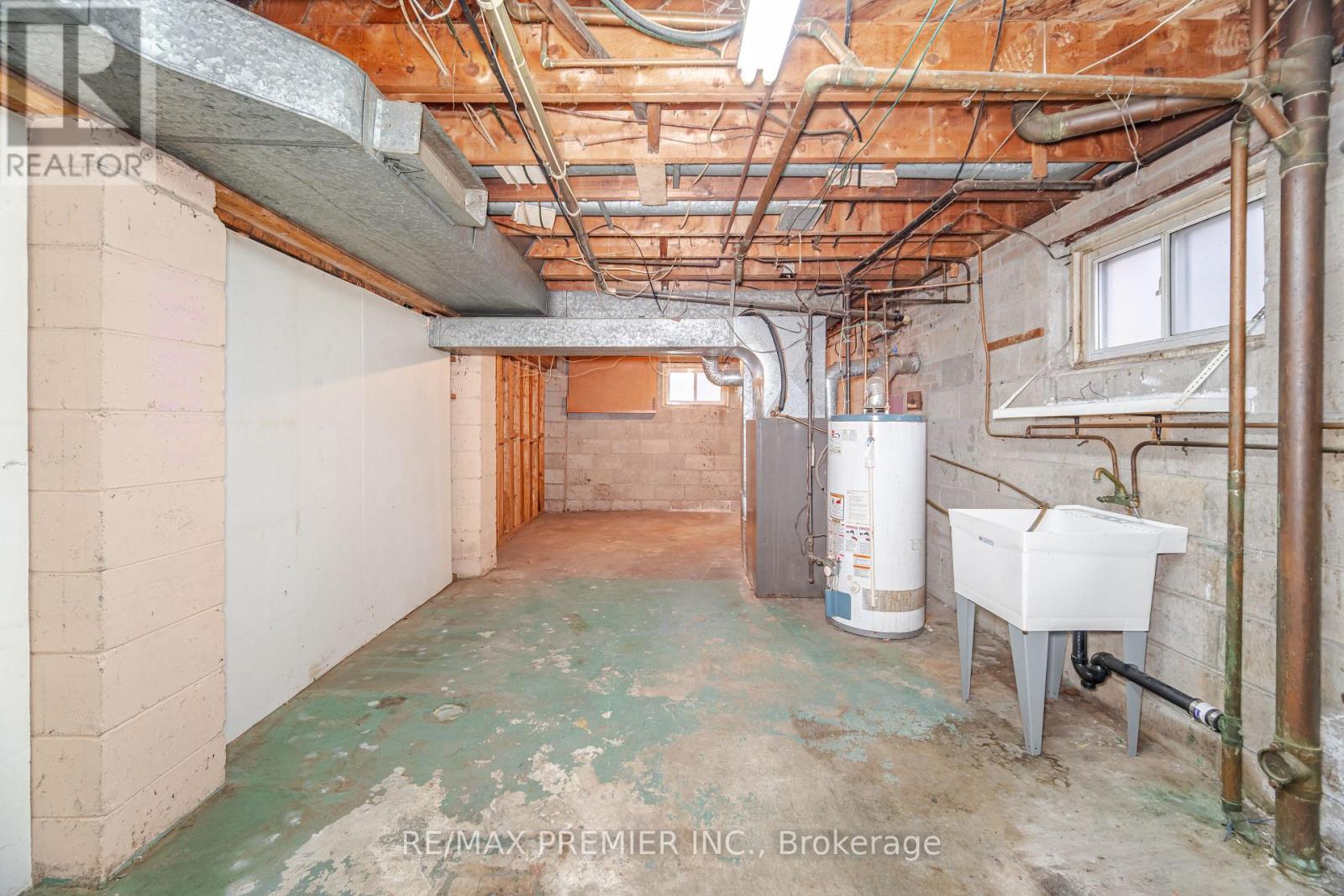 52 Alhart Drive, Toronto, Ontario  M9V 2N3 - Photo 46 - W12498822