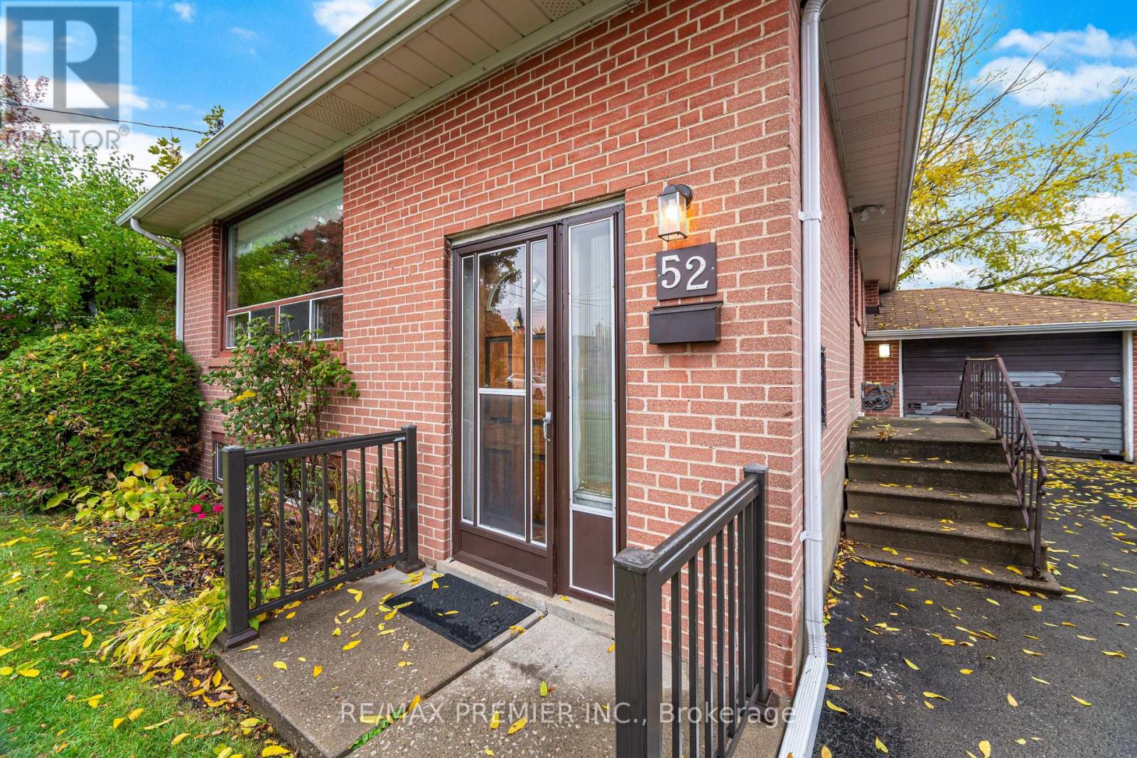52 Alhart Drive, Toronto, Ontario  M9V 2N3 - Photo 7 - W12498822