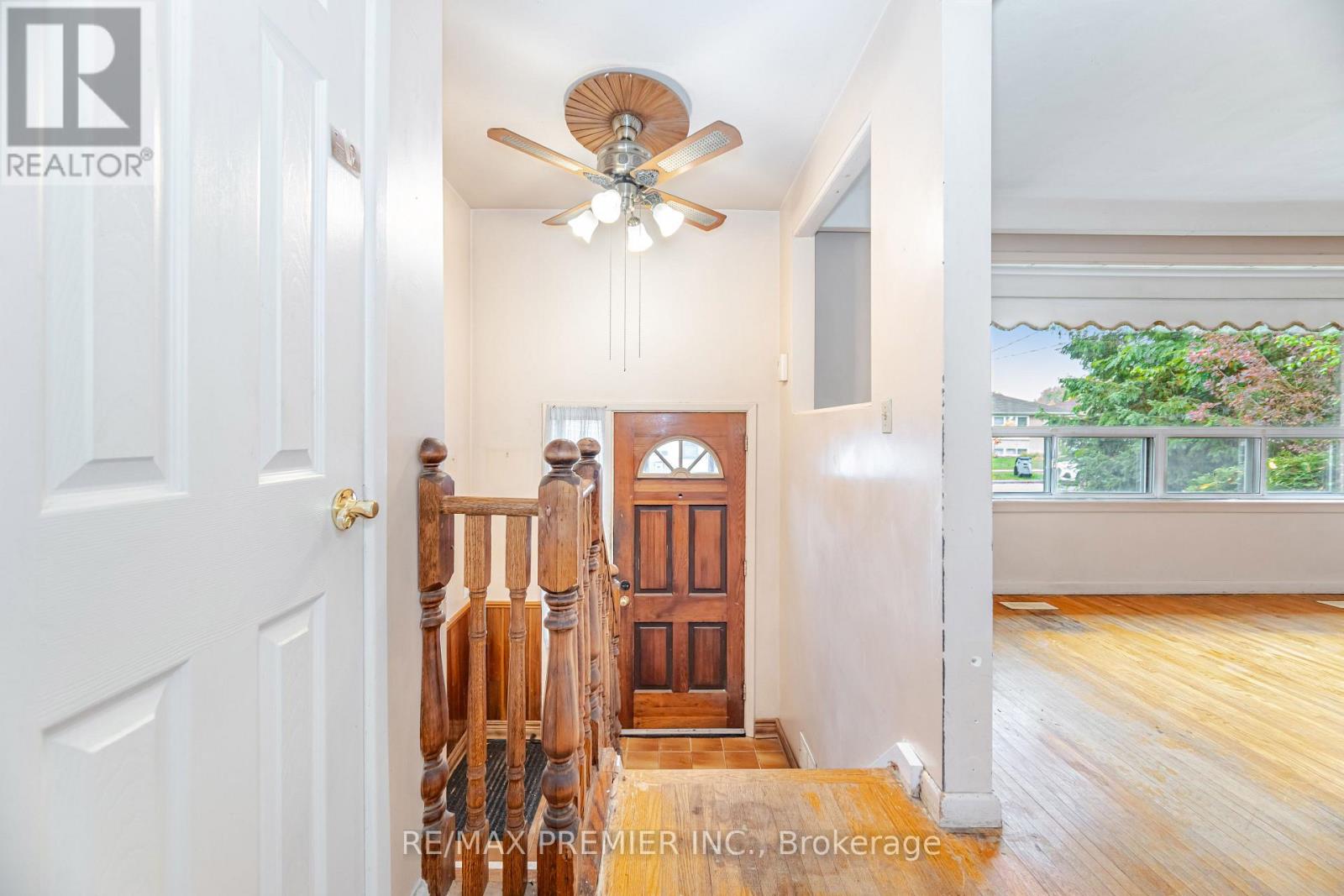 52 Alhart Drive, Toronto, Ontario  M9V 2N3 - Photo 9 - W12498822