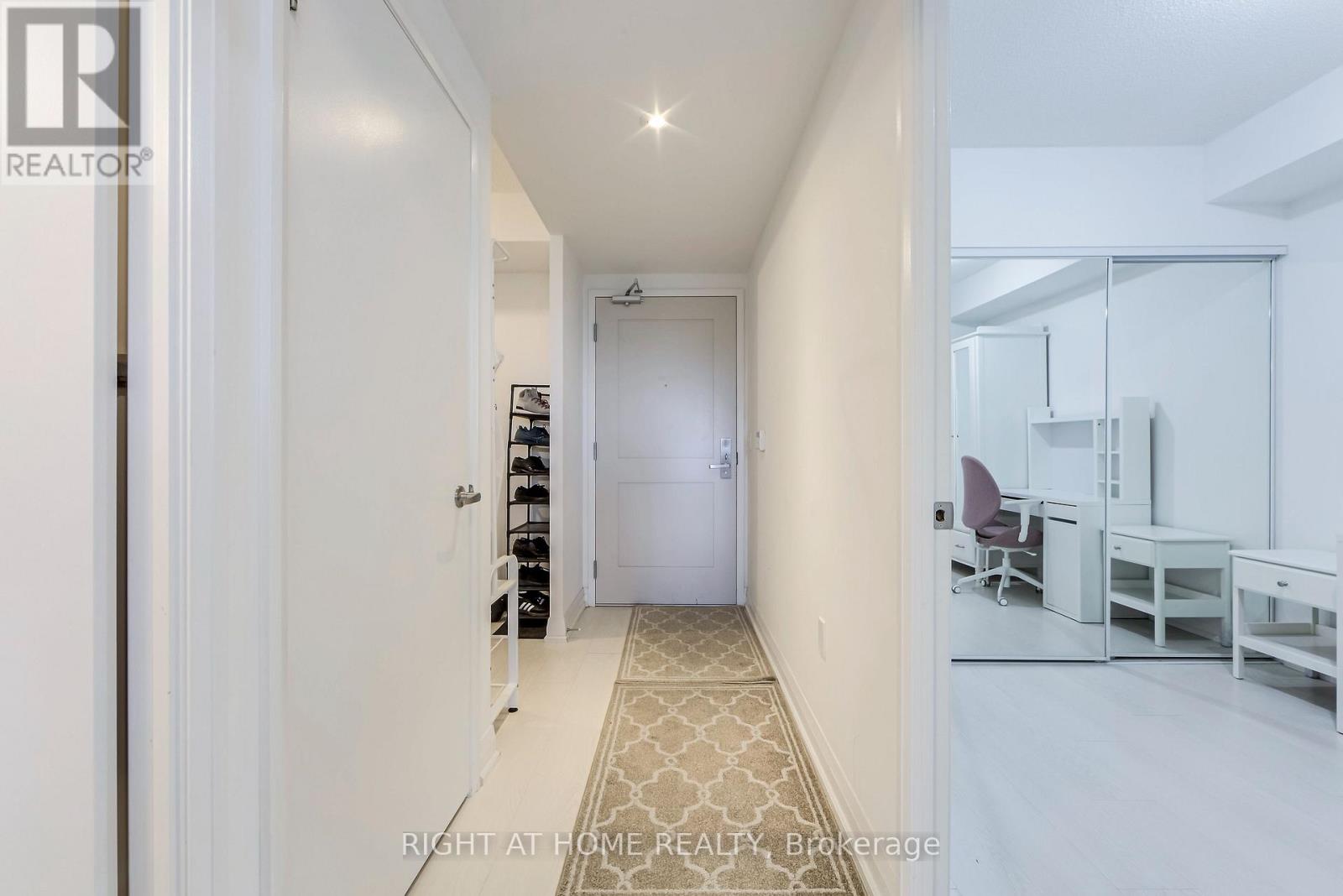 911 - 10 Gibbs Road, Toronto, Ontario  M9B 0E2 - Photo 3 - W12498834