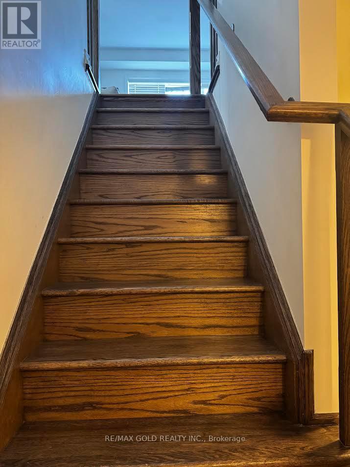 623 Laking Terrace, Milton, Ontario  L9T 9J5 - Photo 2 - W12498836