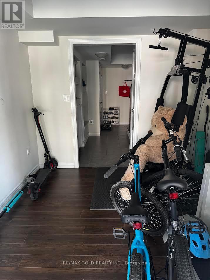 623 Laking Terrace, Milton, Ontario  L9T 9J5 - Photo 3 - W12498836