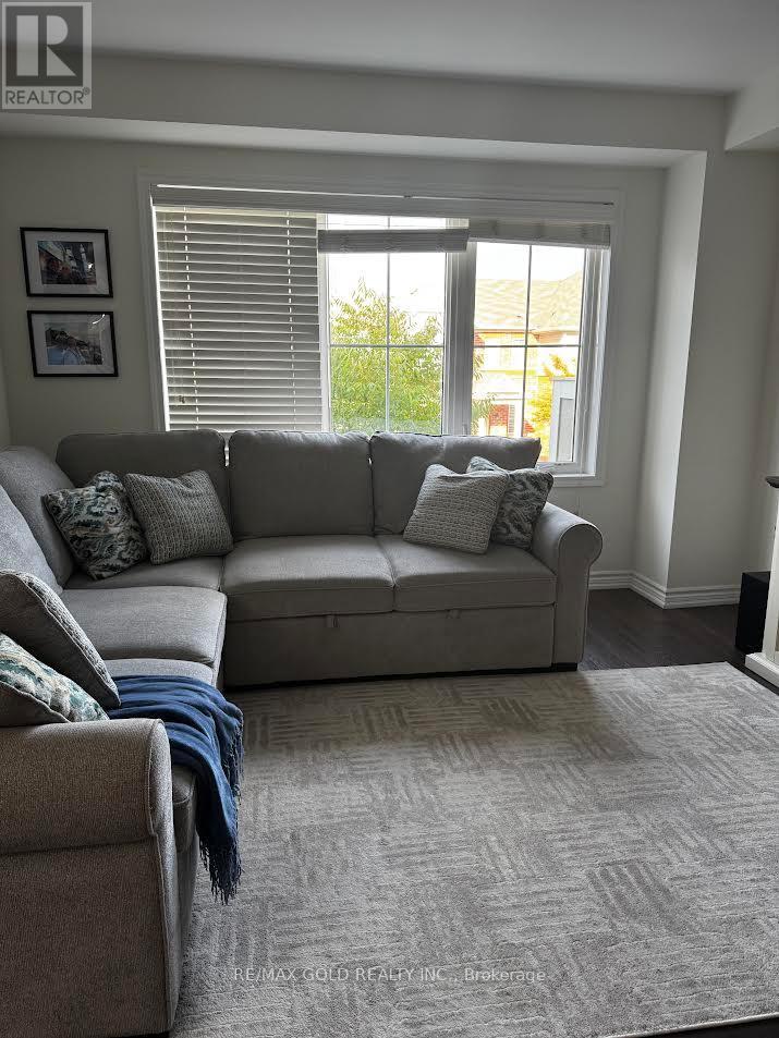 623 Laking Terrace, Milton, Ontario  L9T 9J5 - Photo 6 - W12498836